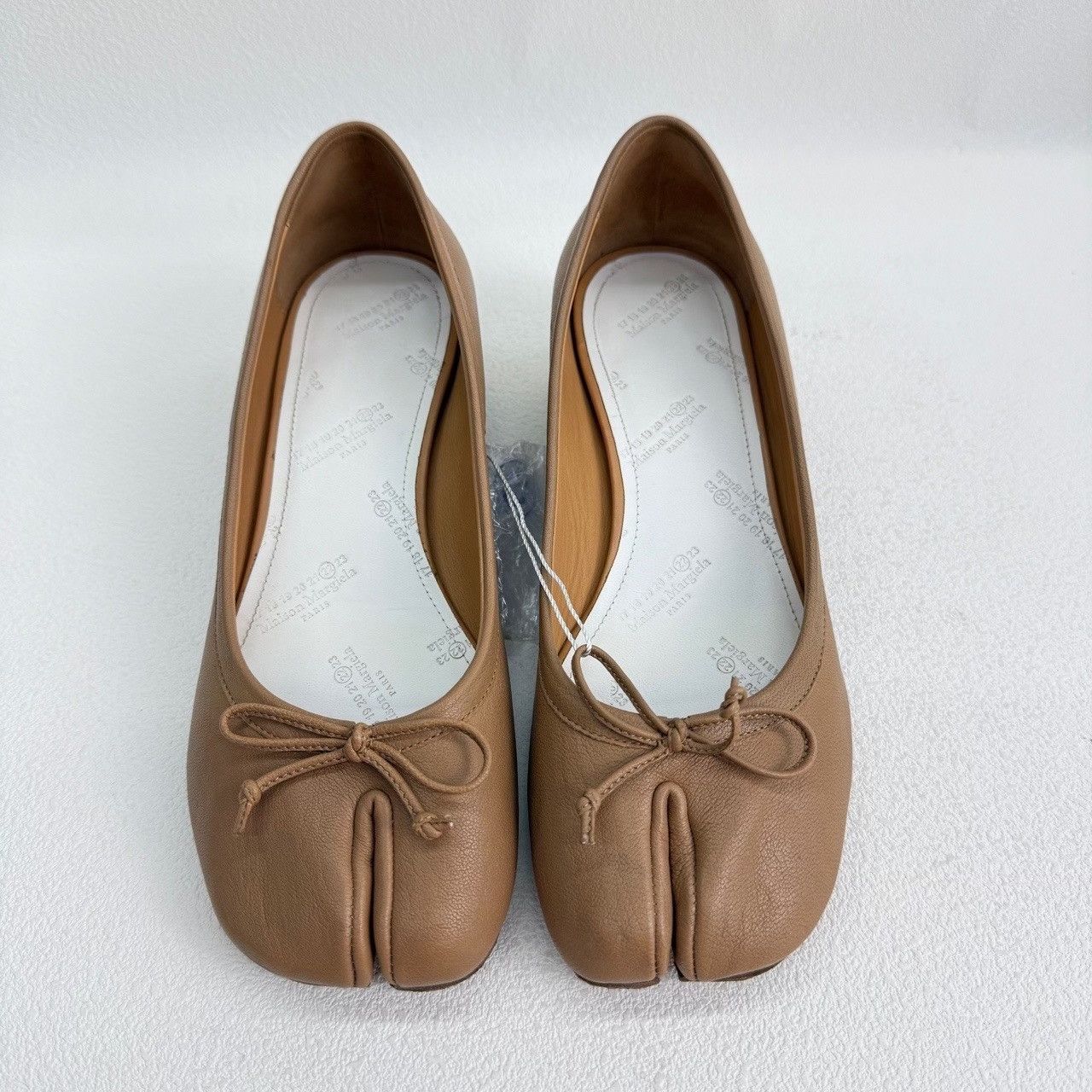 Maison Margiela Maison Margiela Leather Beige Lowtop Sneakers us_6 Women Size US 6 / IT 36 - 2 Thumbnail