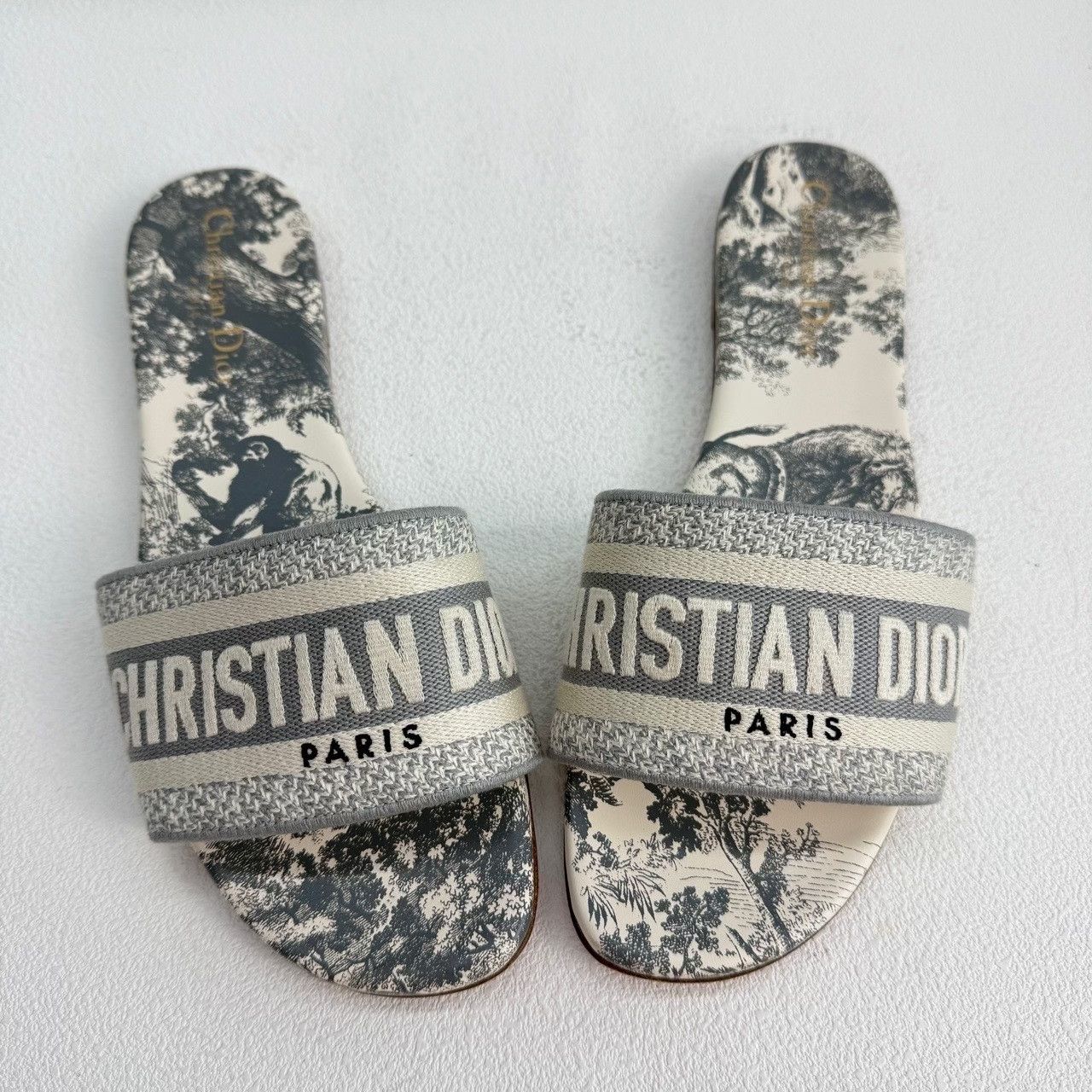 Dior Dior White Sandals us_7-5 Women Size US 7.5 / IT 37.5 - 9 Thumbnail