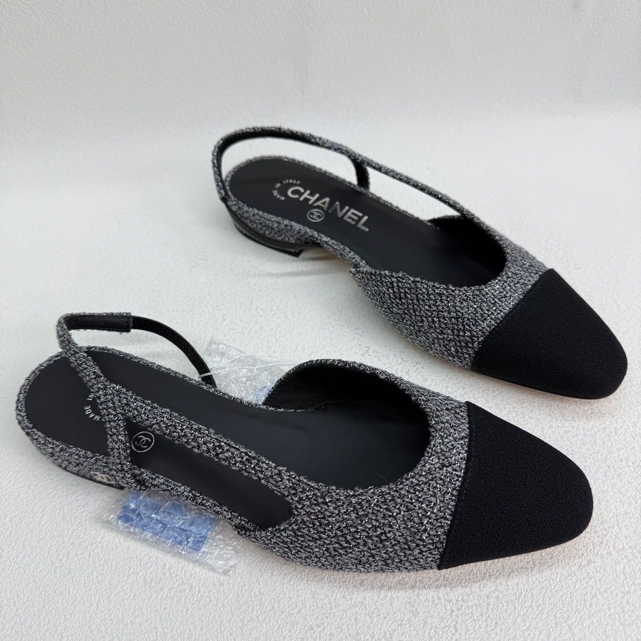 Chanel Chanel Black Sandals us_5 Women Size US 5 / IT 35 - 4 Thumbnail