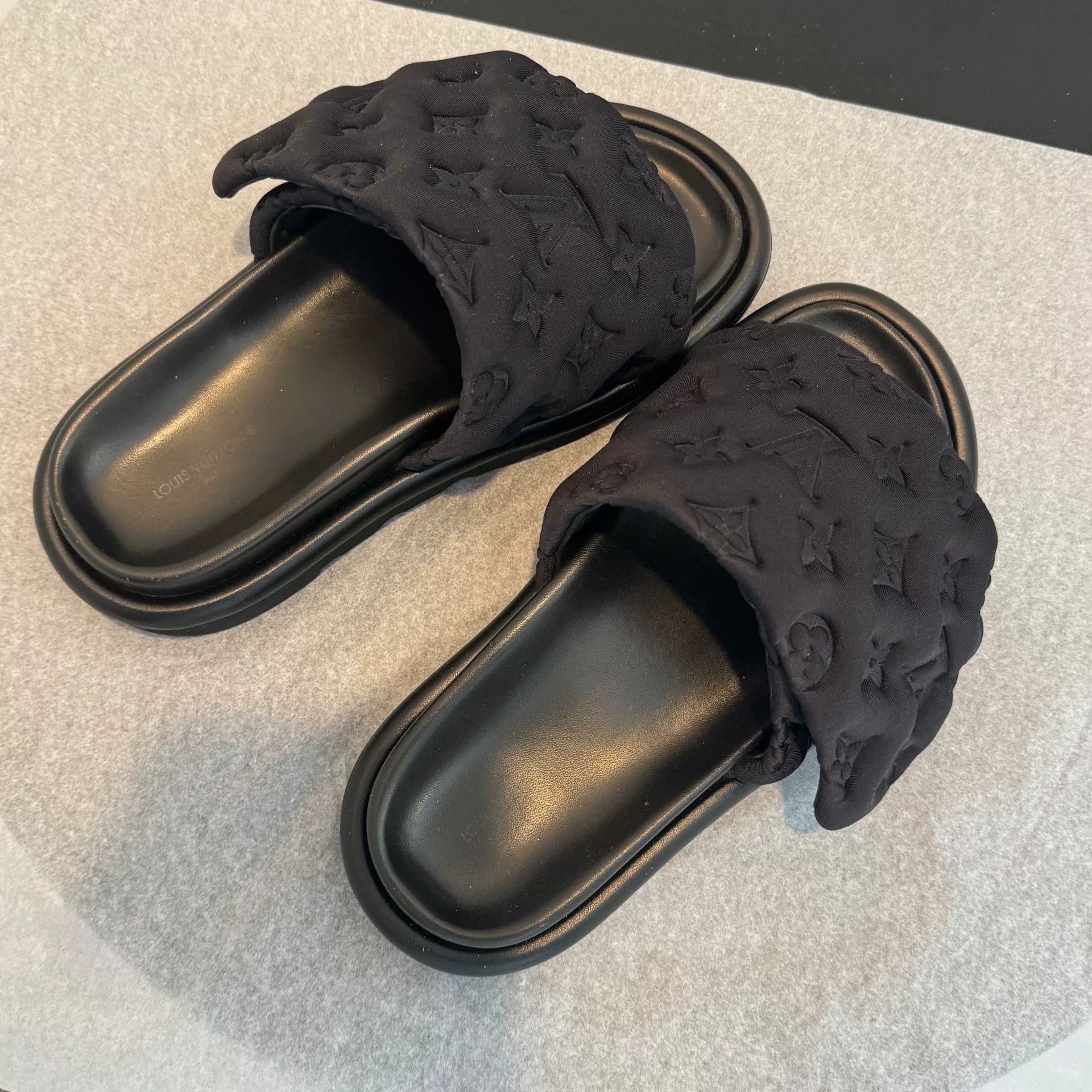 Louis Vuitton Louis Vuitton Black Sandals us_6 Women Size US 6 / IT 36 - 9 Thumbnail