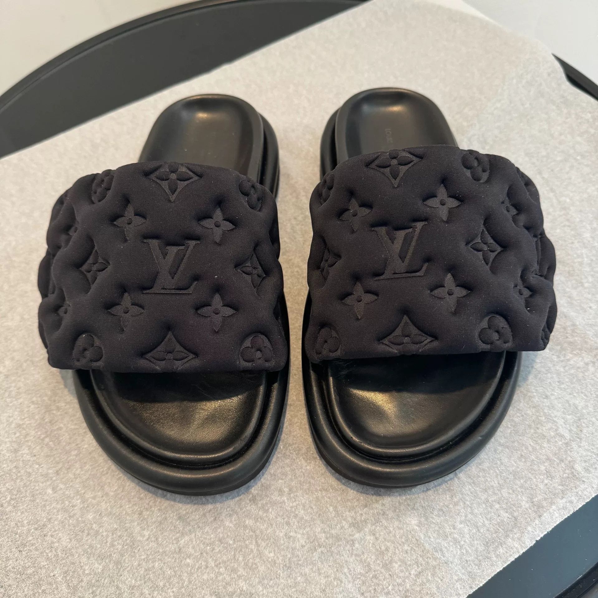Louis Vuitton Louis Vuitton Black Sandals us_6 Women Size US 6 / IT 36 - 2 Thumbnail