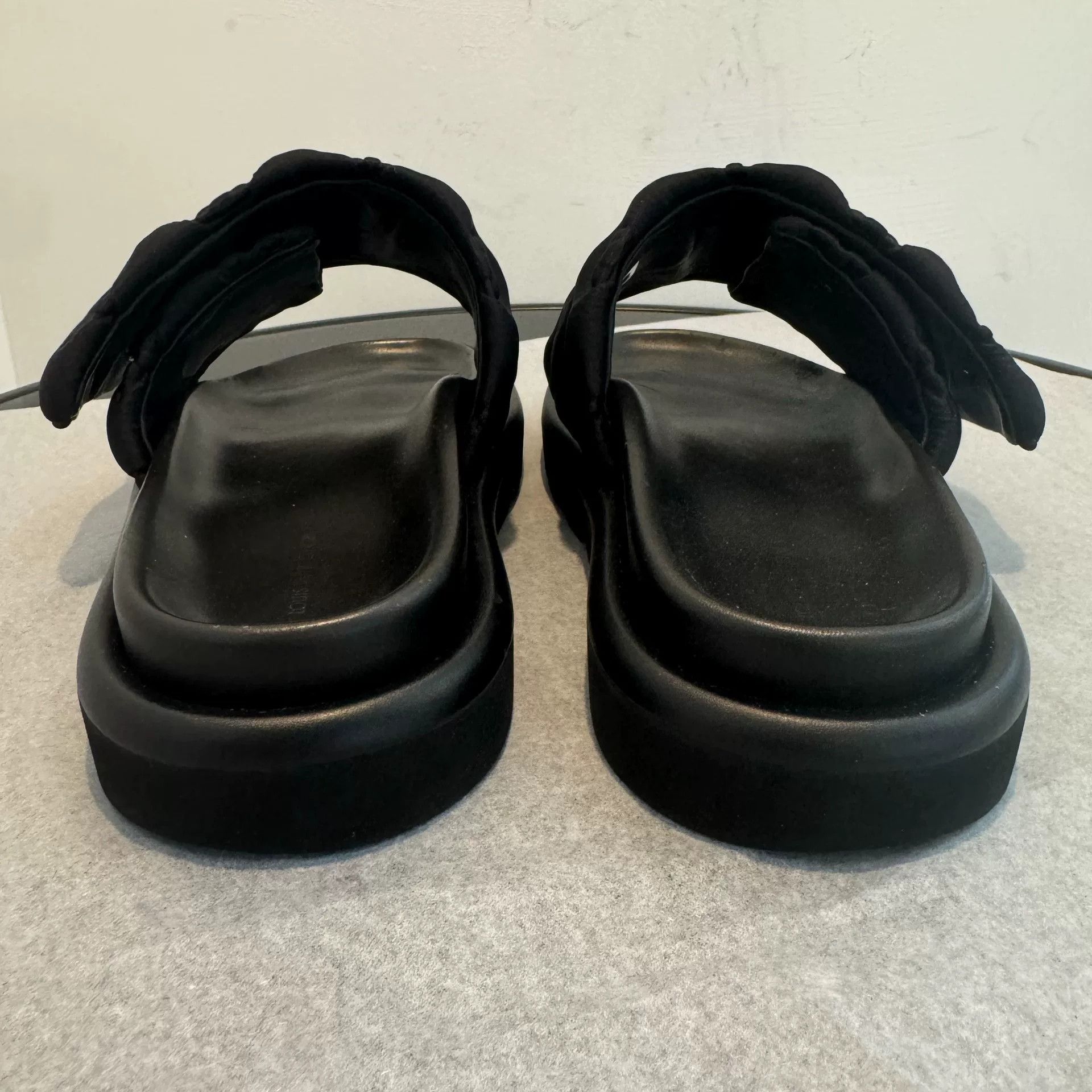 Louis Vuitton Louis Vuitton Black Sandals us_6 Women Size US 6 / IT 36 - 4 Thumbnail