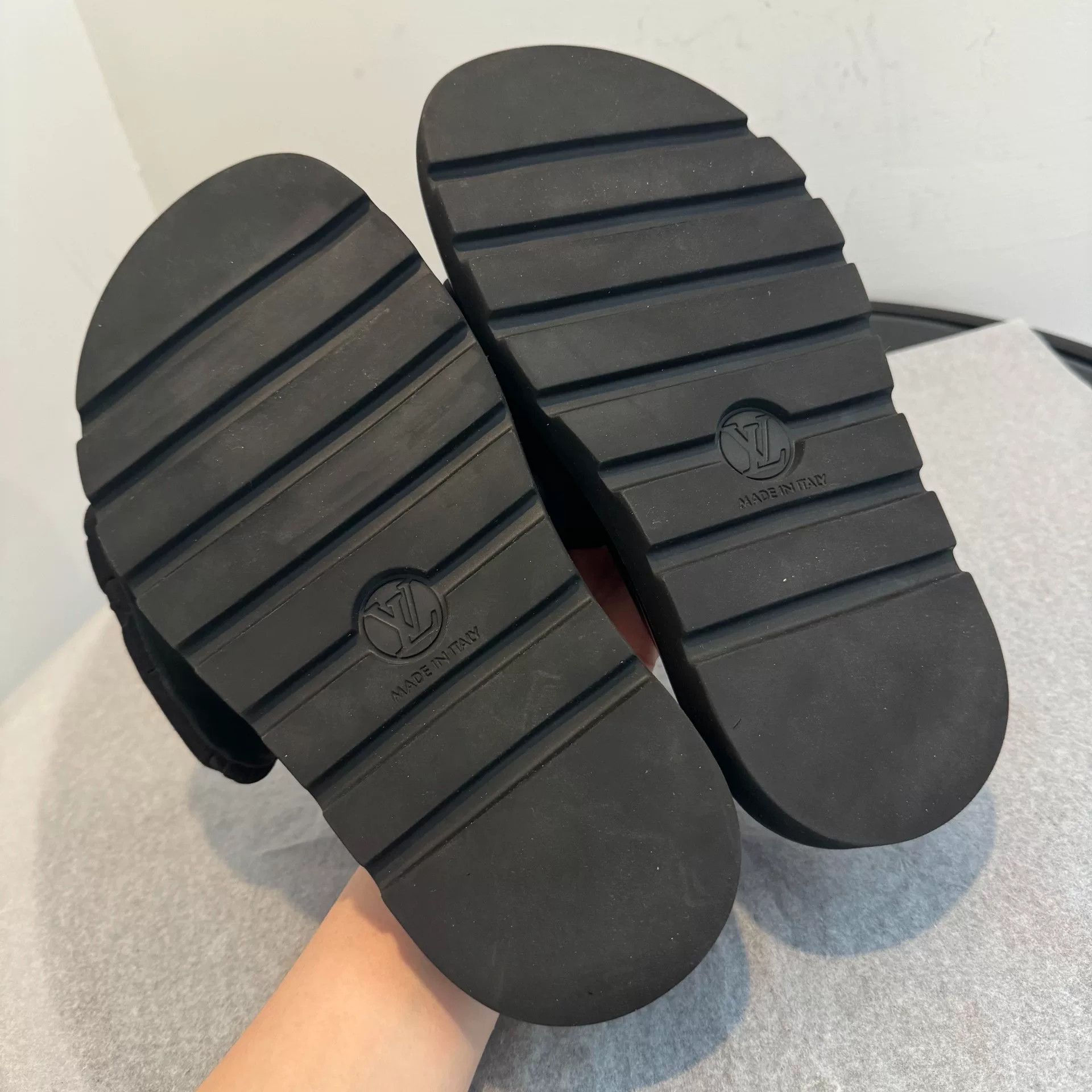 Louis Vuitton Louis Vuitton Black Sandals us_6 Women Size US 6 / IT 36 - 5 Thumbnail