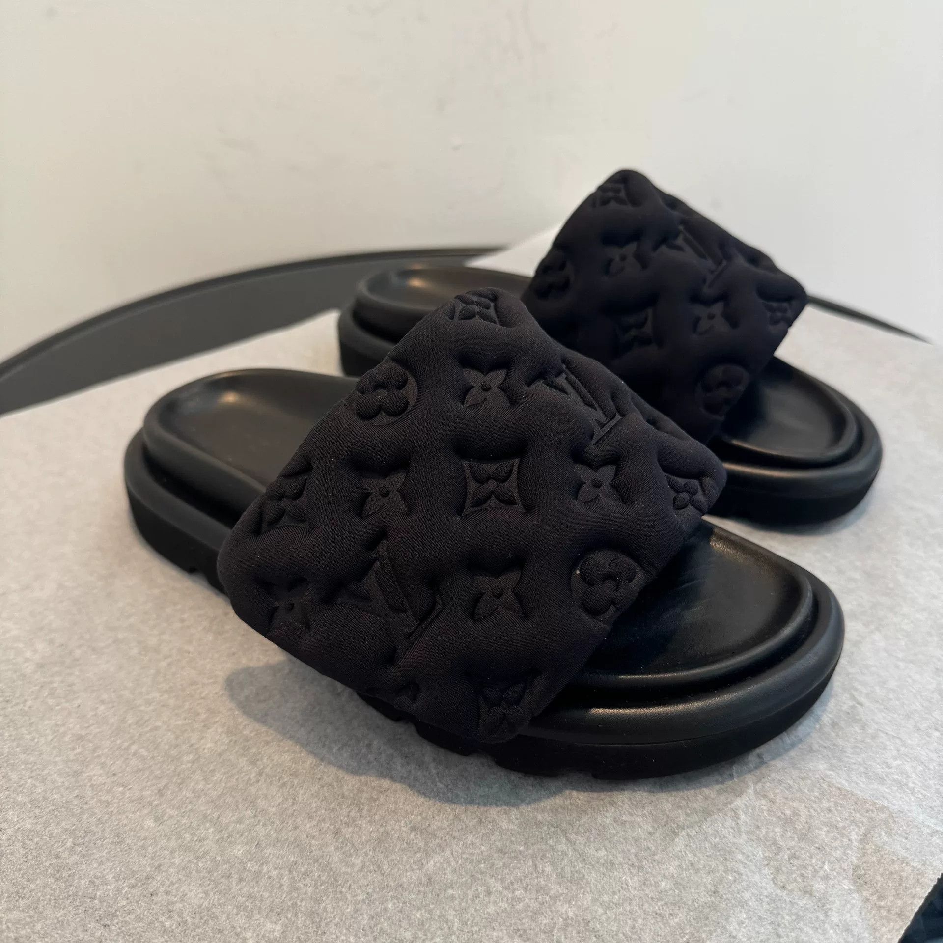 Louis Vuitton Louis Vuitton Black Sandals us_6 Women Size US 6 / IT 36 - 3 Thumbnail