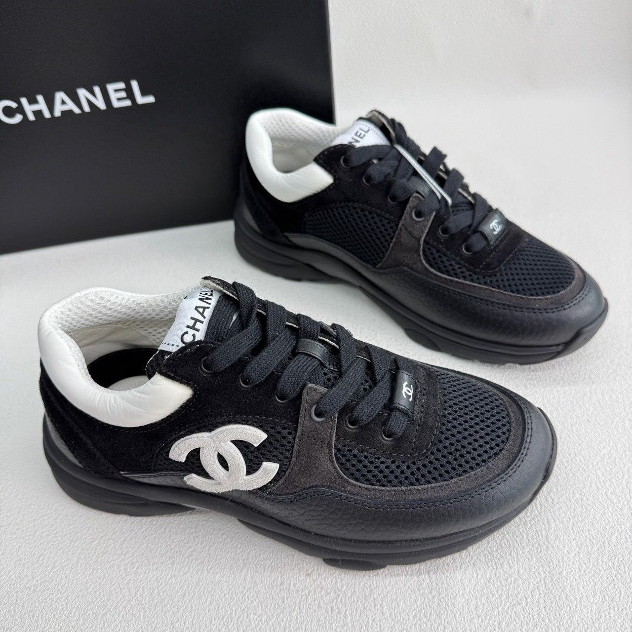 Chanel Chanel Leather Black Lowtop Sneakers us_6 Women Size US 6 / IT 36 - 4 Thumbnail