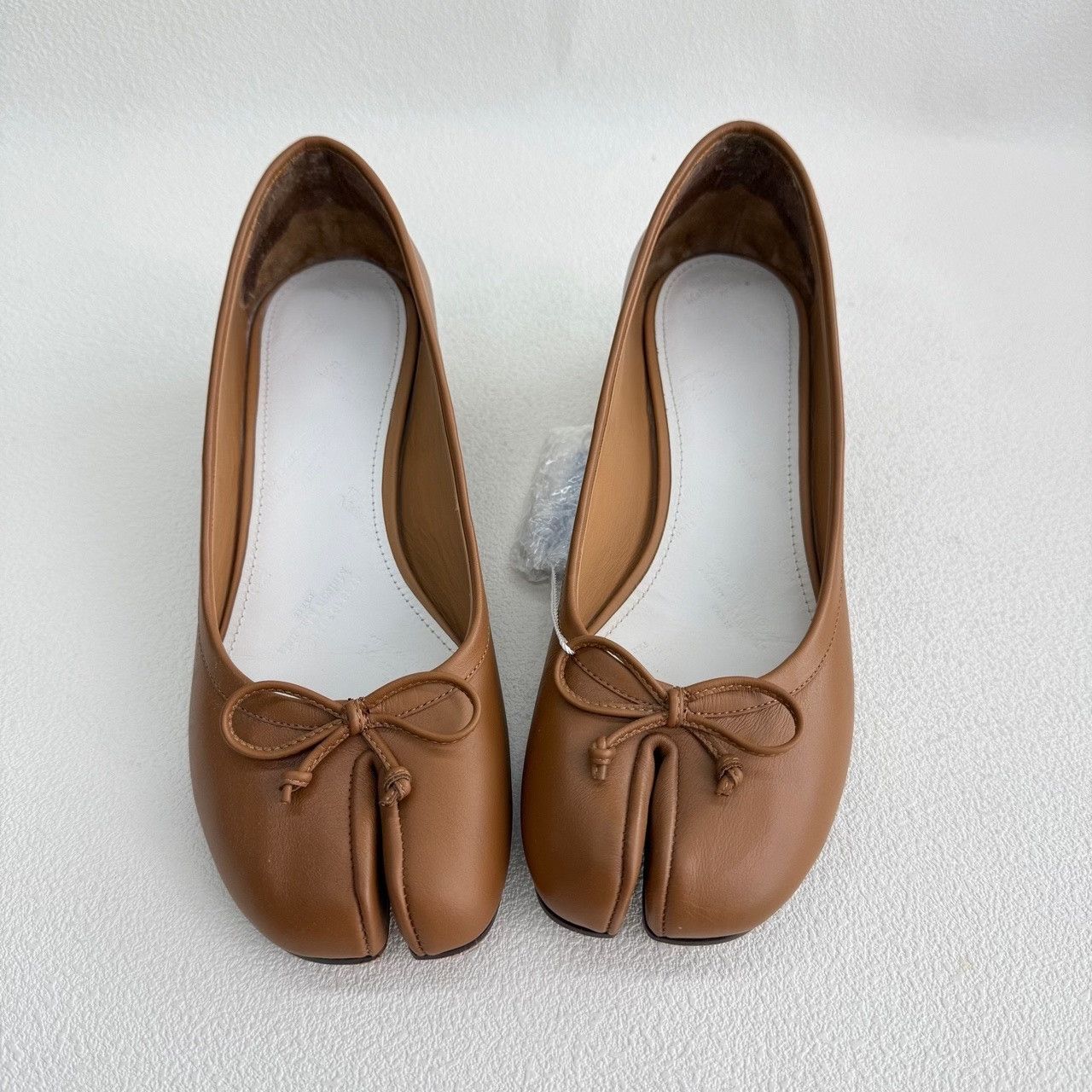Maison Margiela Maison Margiela Leather Beige Lowtop Sneakers us_6-5 Women Size US 6.5 / IT 36.5 - 9 Thumbnail