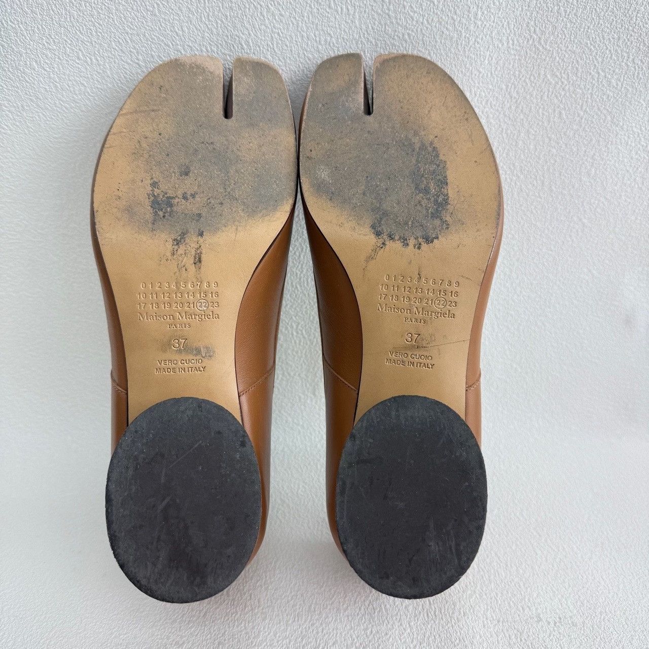 Maison Margiela Maison Margiela Leather Beige Lowtop Sneakers us_6-5 Women Size US 6.5 / IT 36.5 - 7 Thumbnail
