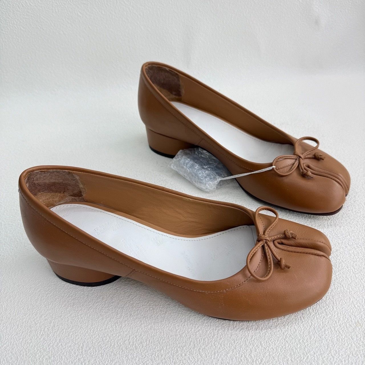 Maison Margiela Maison Margiela Leather Beige Lowtop Sneakers us_6-5 Women Size US 6.5 / IT 36.5 - 3 Thumbnail