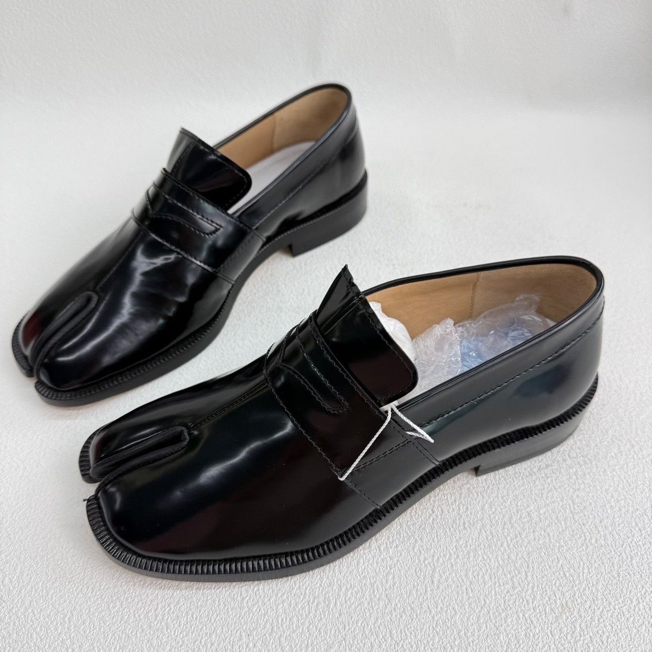 Maison Margiela Maison Margiela Black Lowtop Sneakers us_5 Women Size US 5 / IT 35 - 2 Thumbnail