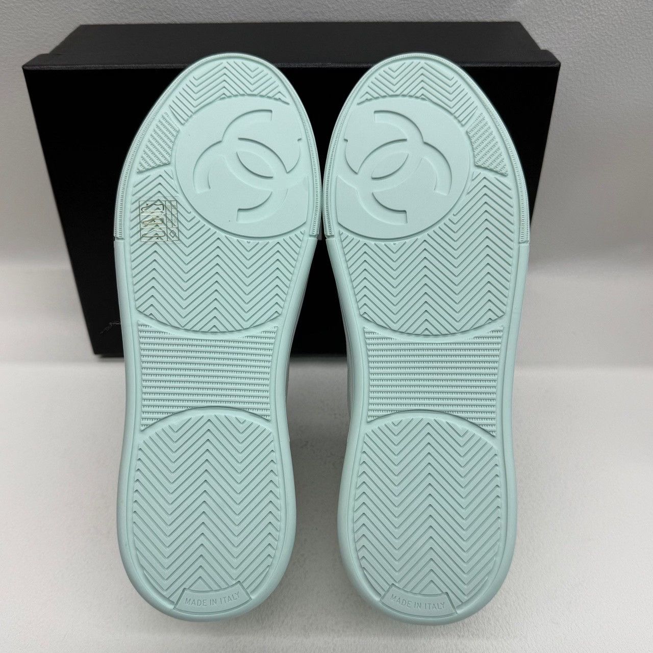 Chanel Chanel Green Lowtop Sneakers 5 Men Size US 5 / EU 37 - 6 Thumbnail
