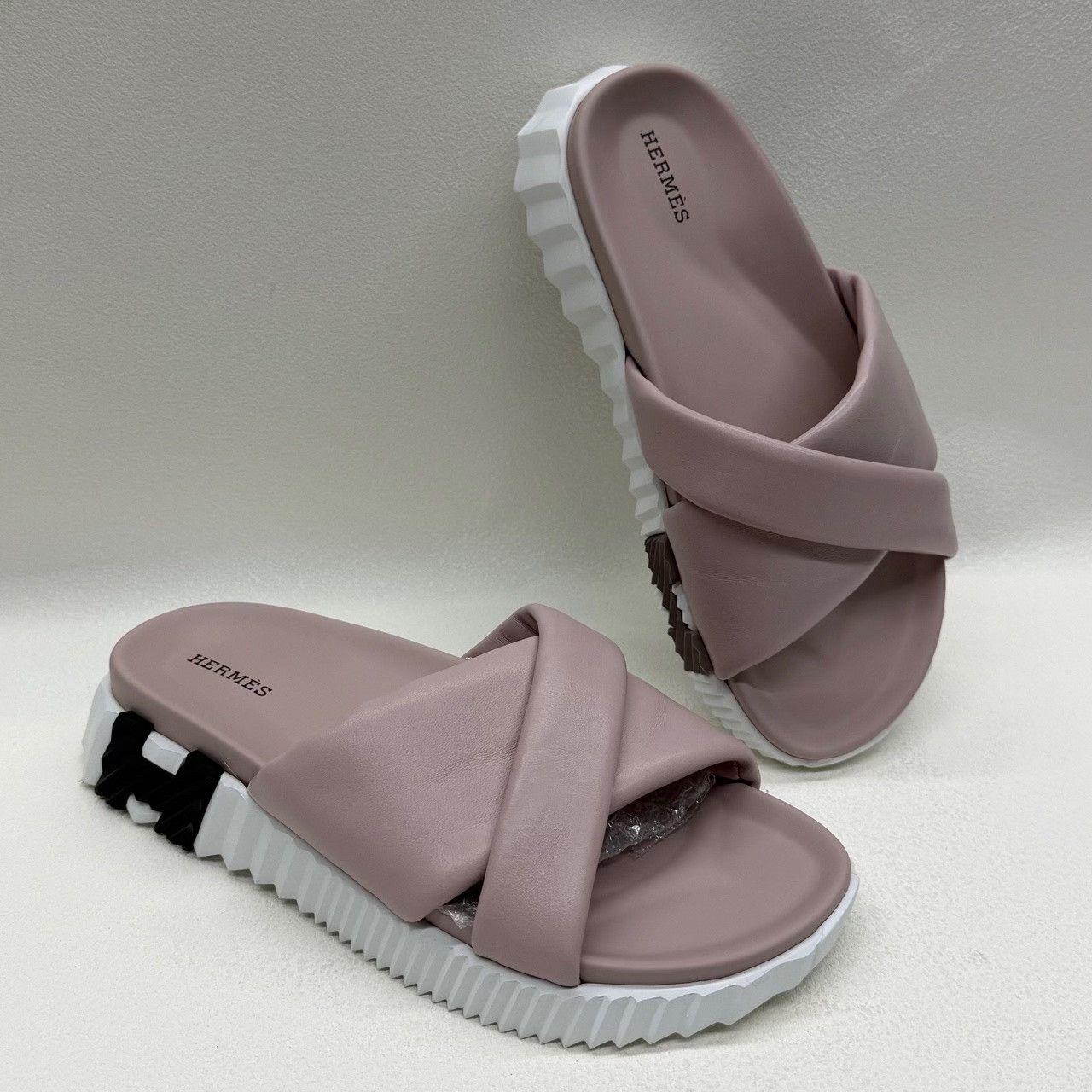 Hermes Hermes Pink Sandals us_7-5 Women Size US 7.5 / IT 37.5 - 6 Thumbnail