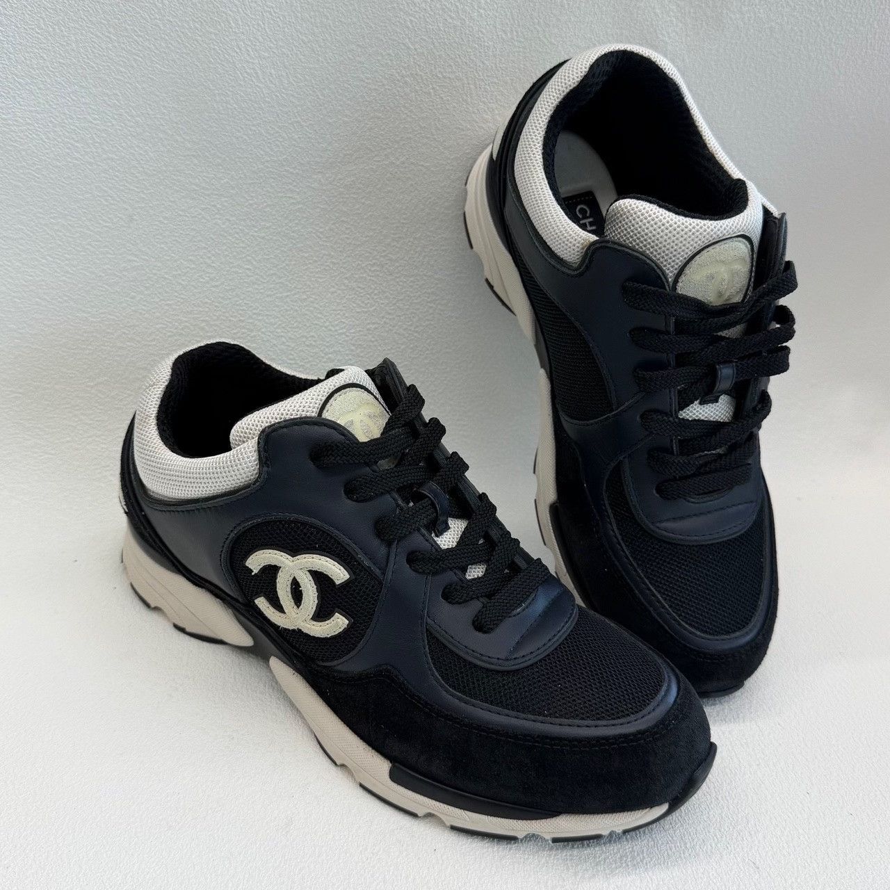 Chanel Chanel Suede Black Lowtop Sneakers us_7-5 Women Size US 7.5 / IT 37.5 - 6 Thumbnail