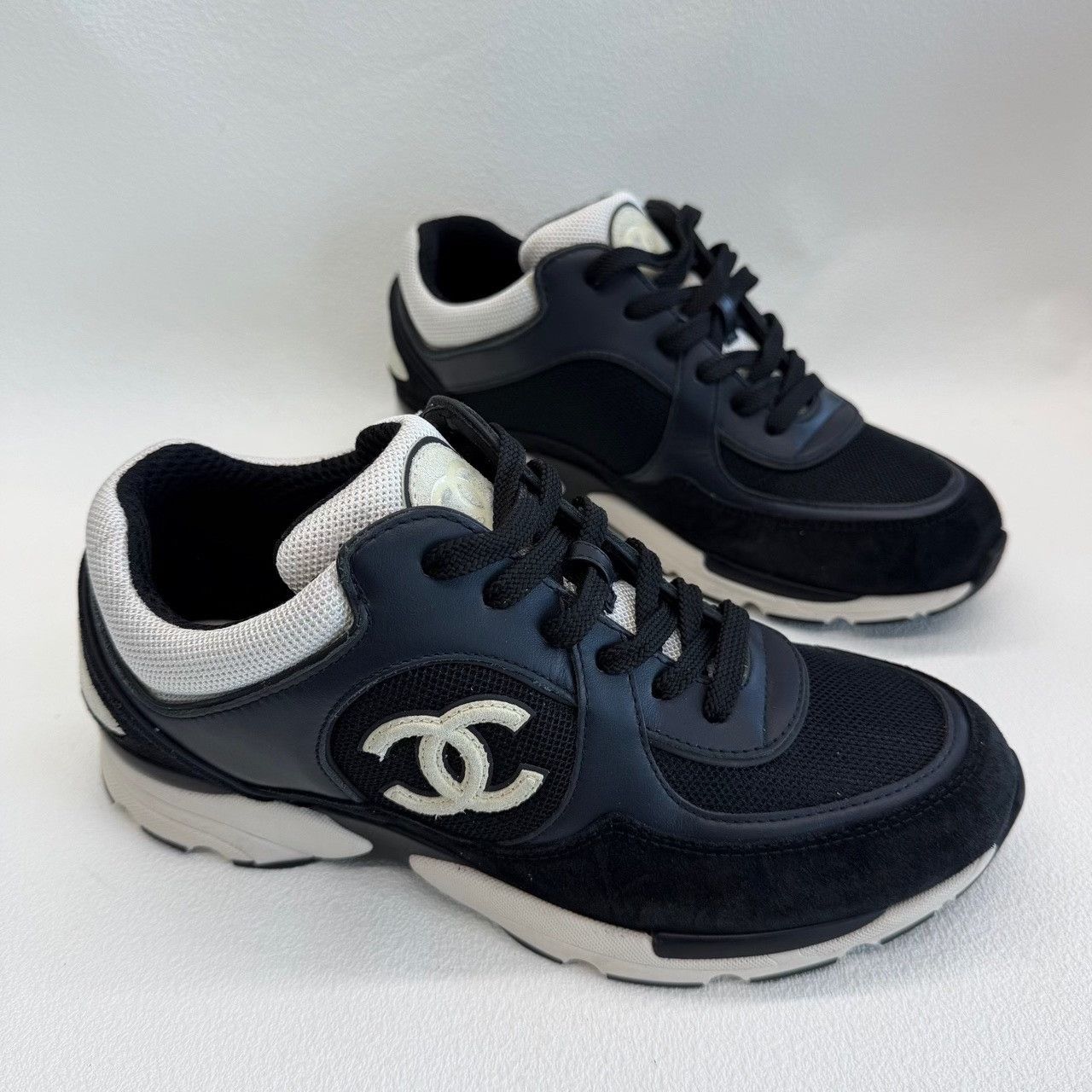 Chanel Chanel Suede Black Lowtop Sneakers us_7-5 Women Size US 7.5 / IT 37.5 - 3 Thumbnail