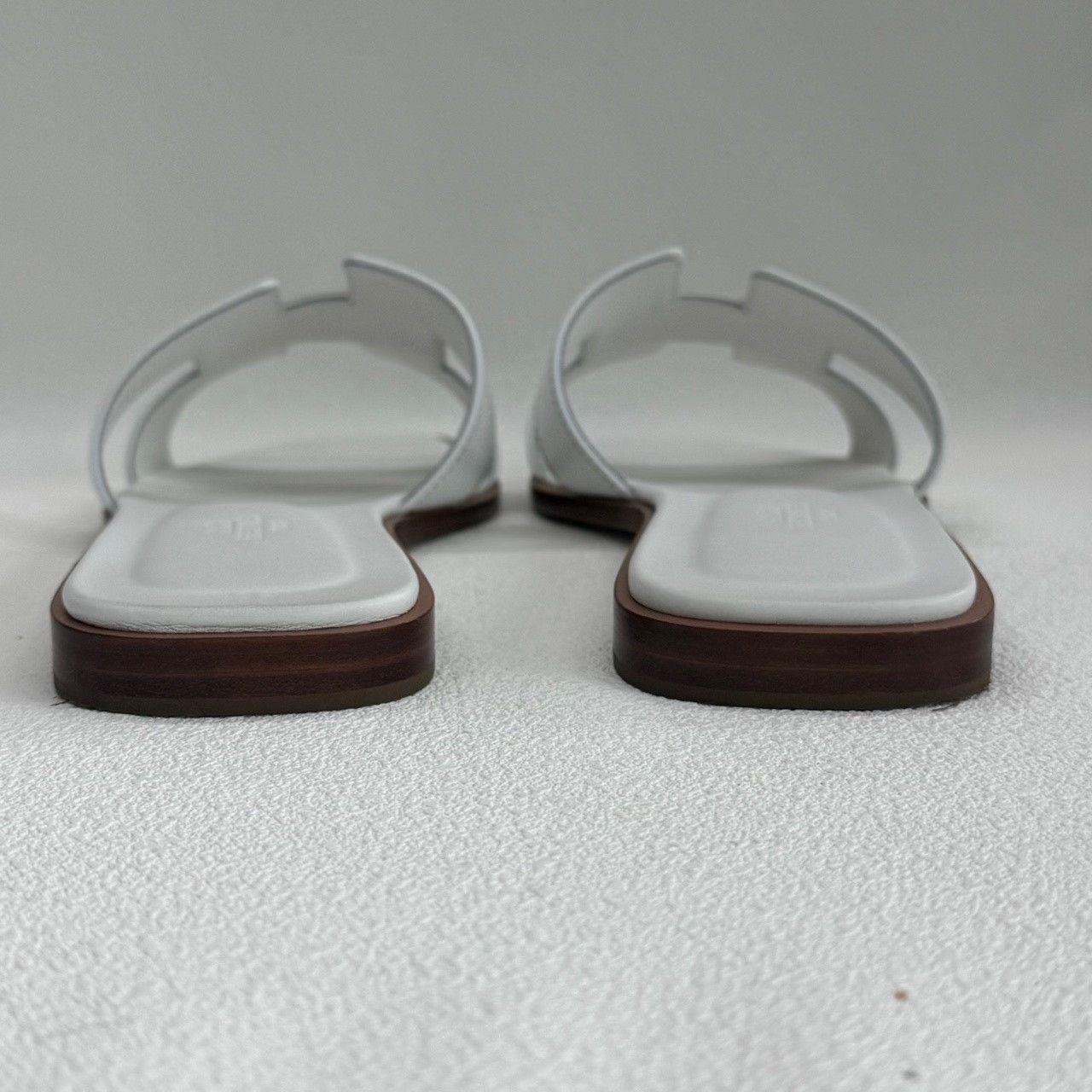 Hermes Hermes White Sandals us_7-5 Women Size US 7.5 / IT 37.5 - 4 Thumbnail