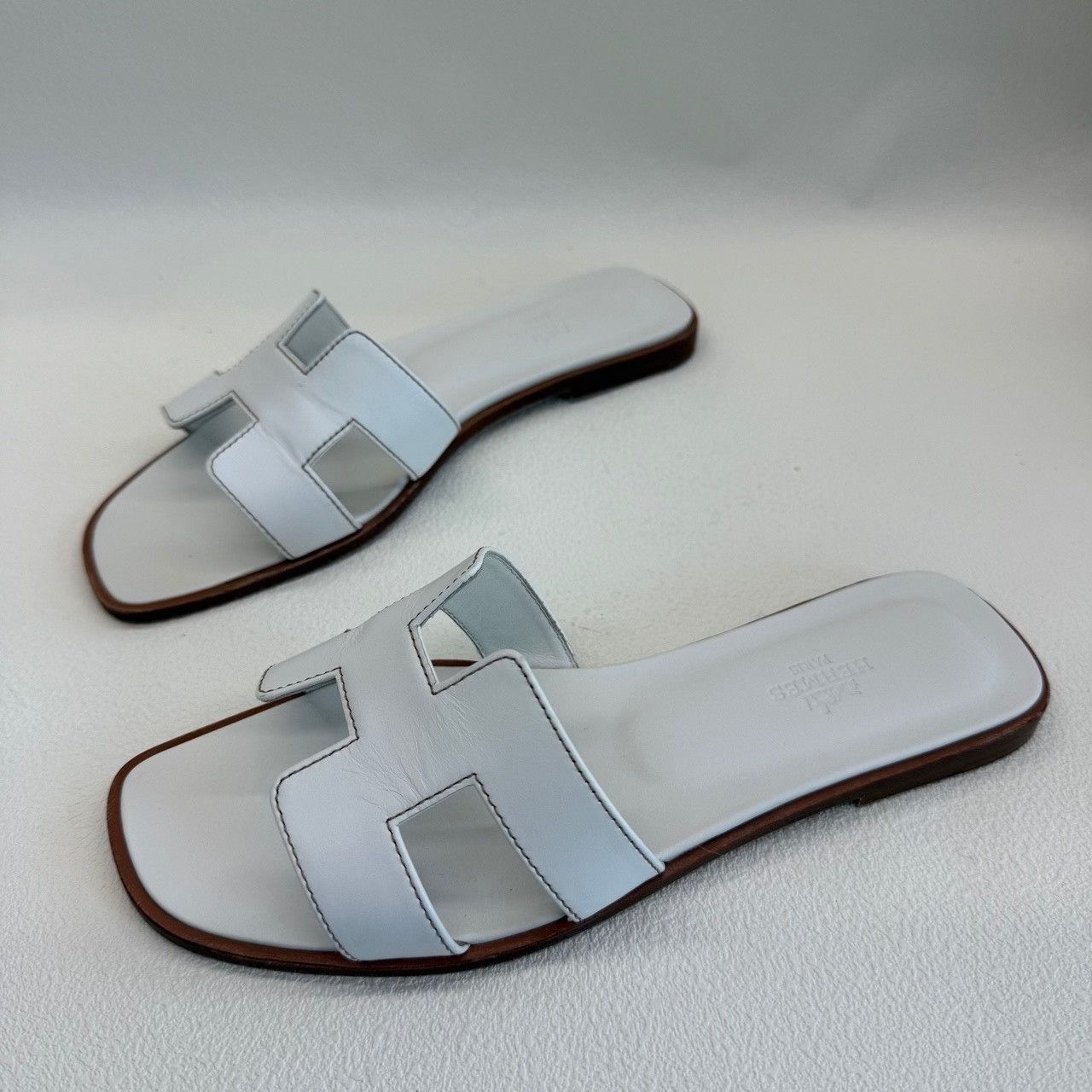 Hermes Hermes White Sandals us_6-5 Women Size US 6.5 / IT 36.5 - 2 Thumbnail