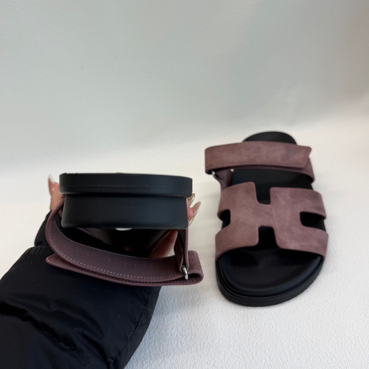 Hermes Hermes Leather Pink Sandals us_8-5 Women Size US 8.5 / IT 38.5 - 7 Thumbnail