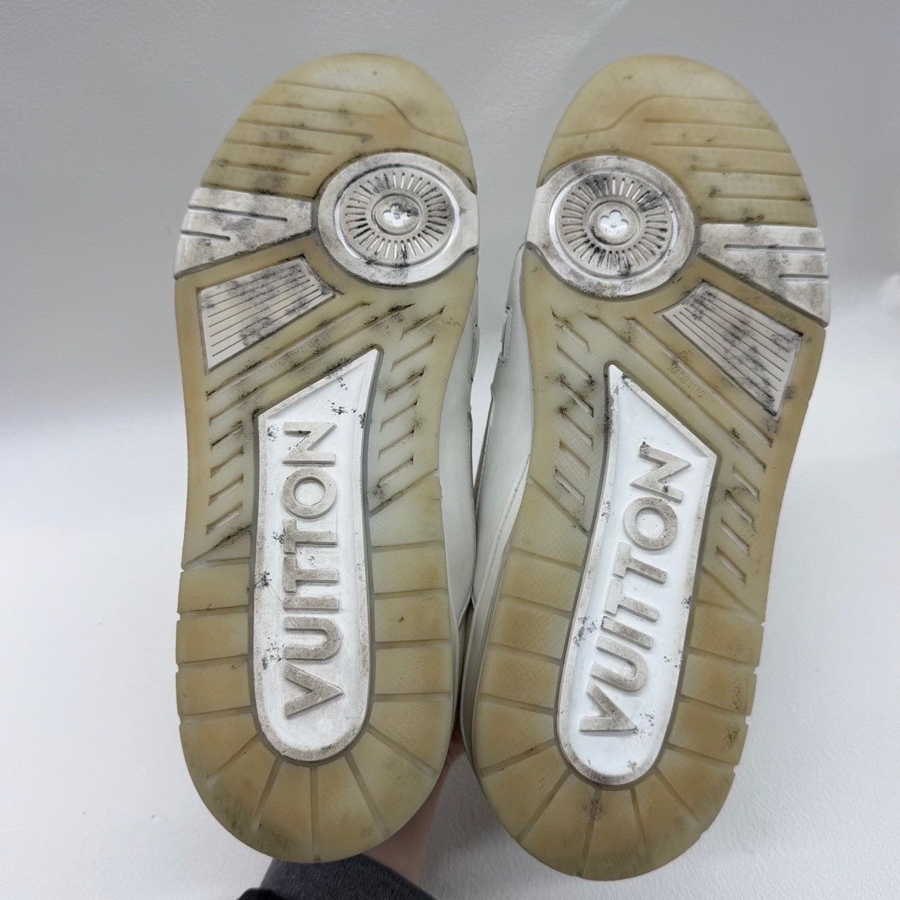 Louis Vuitton Louis Vuitton Training White Lowtop Sneakers 10 Men Size US 10 / EU 43 - 5 Thumbnail