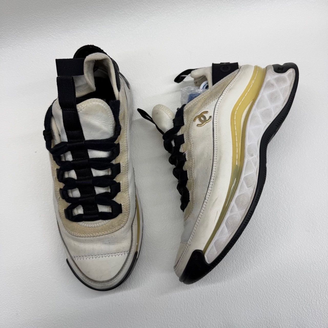 Chanel Chanel Leather White Lowtop Sneakers us_6-5 Women Size US 6.5 / IT 36.5 - 8 Thumbnail