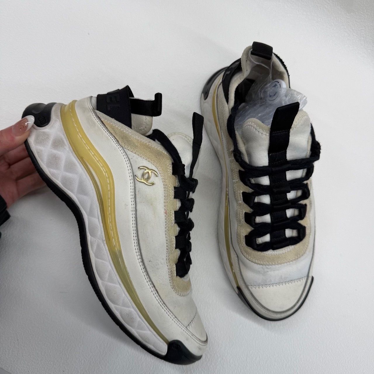 Chanel Chanel Leather White Lowtop Sneakers us_6-5 Women Size US 6.5 / IT 36.5 - 7 Thumbnail