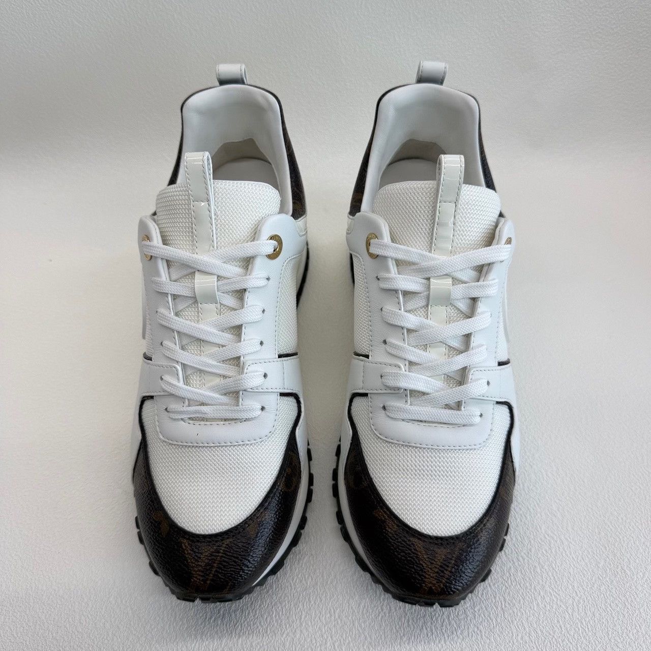 Louis Vuitton Louis Vuitton White Lowtop Sneakers us_7-5 Women Size US 7.5 / IT 37.5 - 2 Thumbnail
