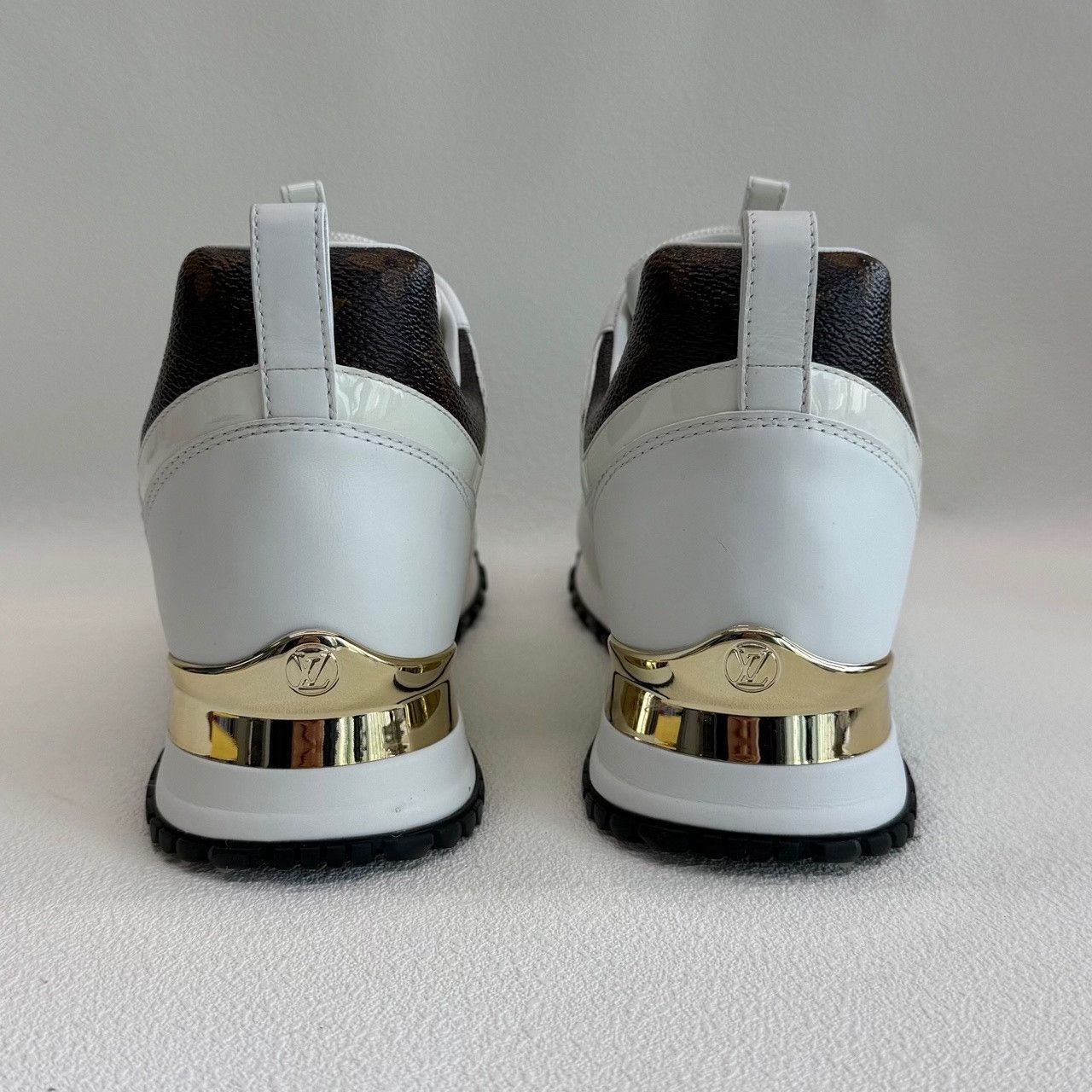 Louis Vuitton Louis Vuitton White Lowtop Sneakers us_7-5 Women Size US 7.5 / IT 37.5 - 4 Thumbnail