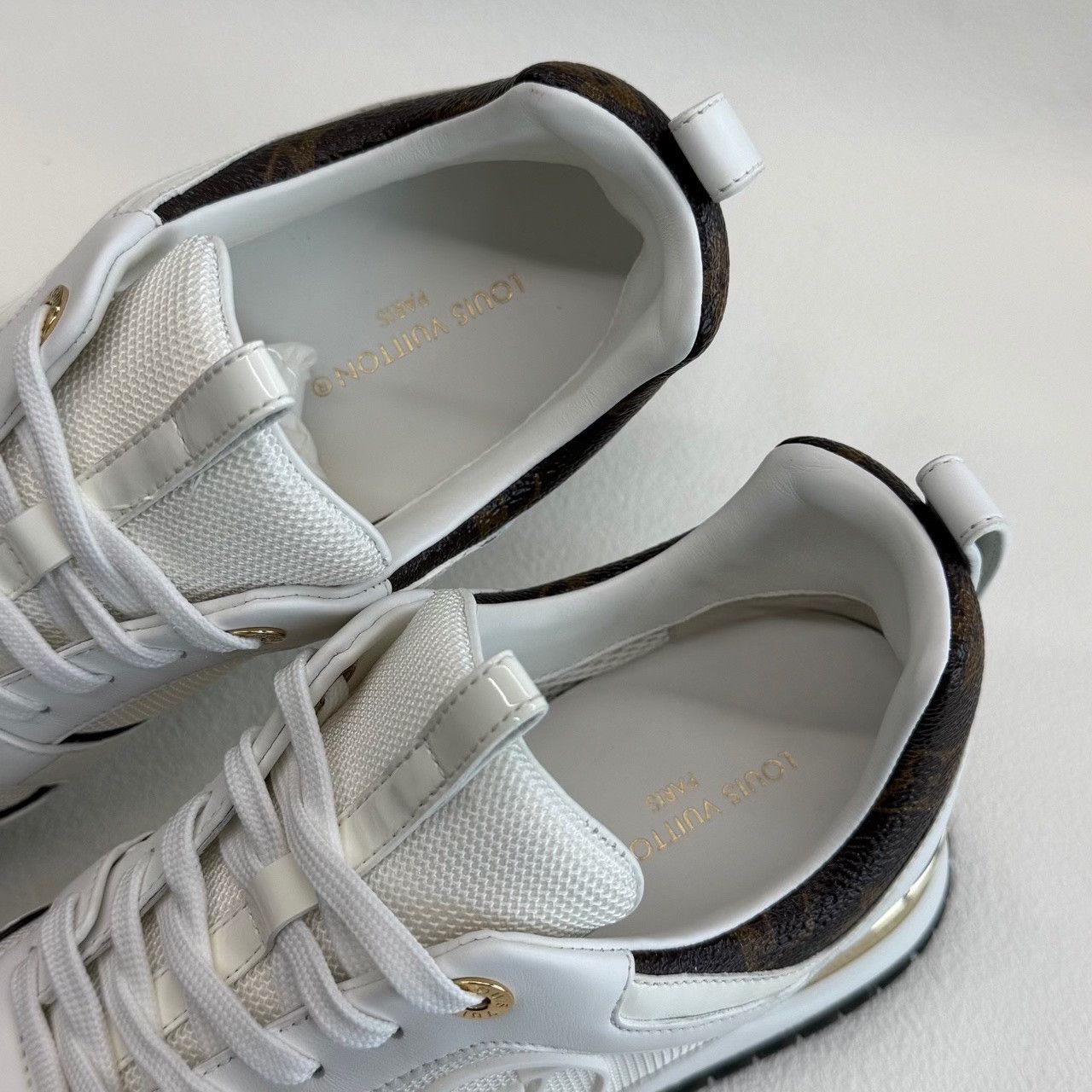 Louis Vuitton Louis Vuitton White Lowtop Sneakers us_7-5 Women Size US 7.5 / IT 37.5 - 7 Thumbnail