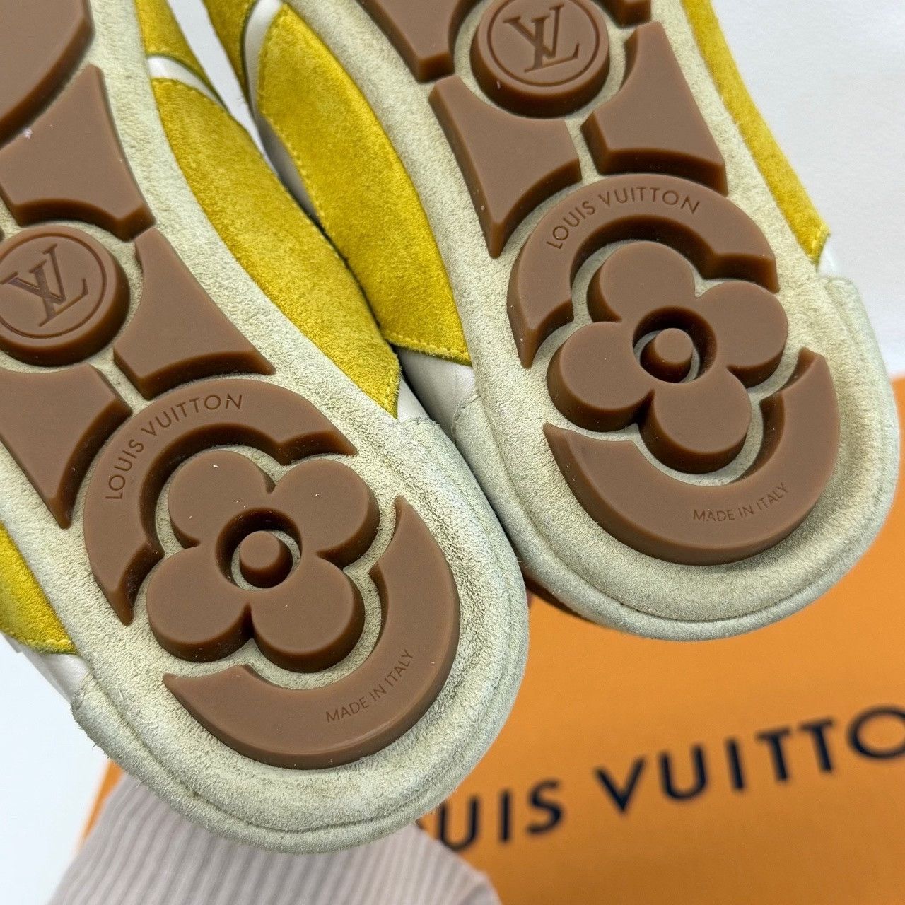 Louis Vuitton Louis Vuitton White Lowtop Sneakers us_6 Women Size US 6 / IT 36 - 8 Thumbnail