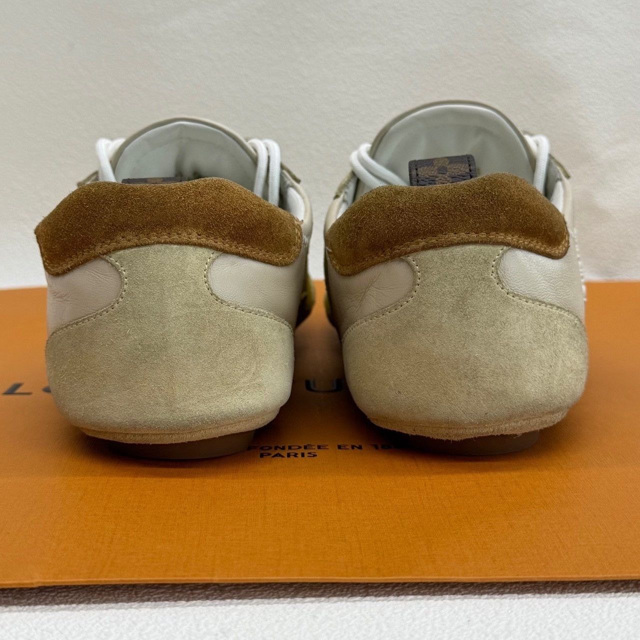 Louis Vuitton Louis Vuitton White Lowtop Sneakers us_6 Women Size US 6 / IT 36 - 5 Thumbnail