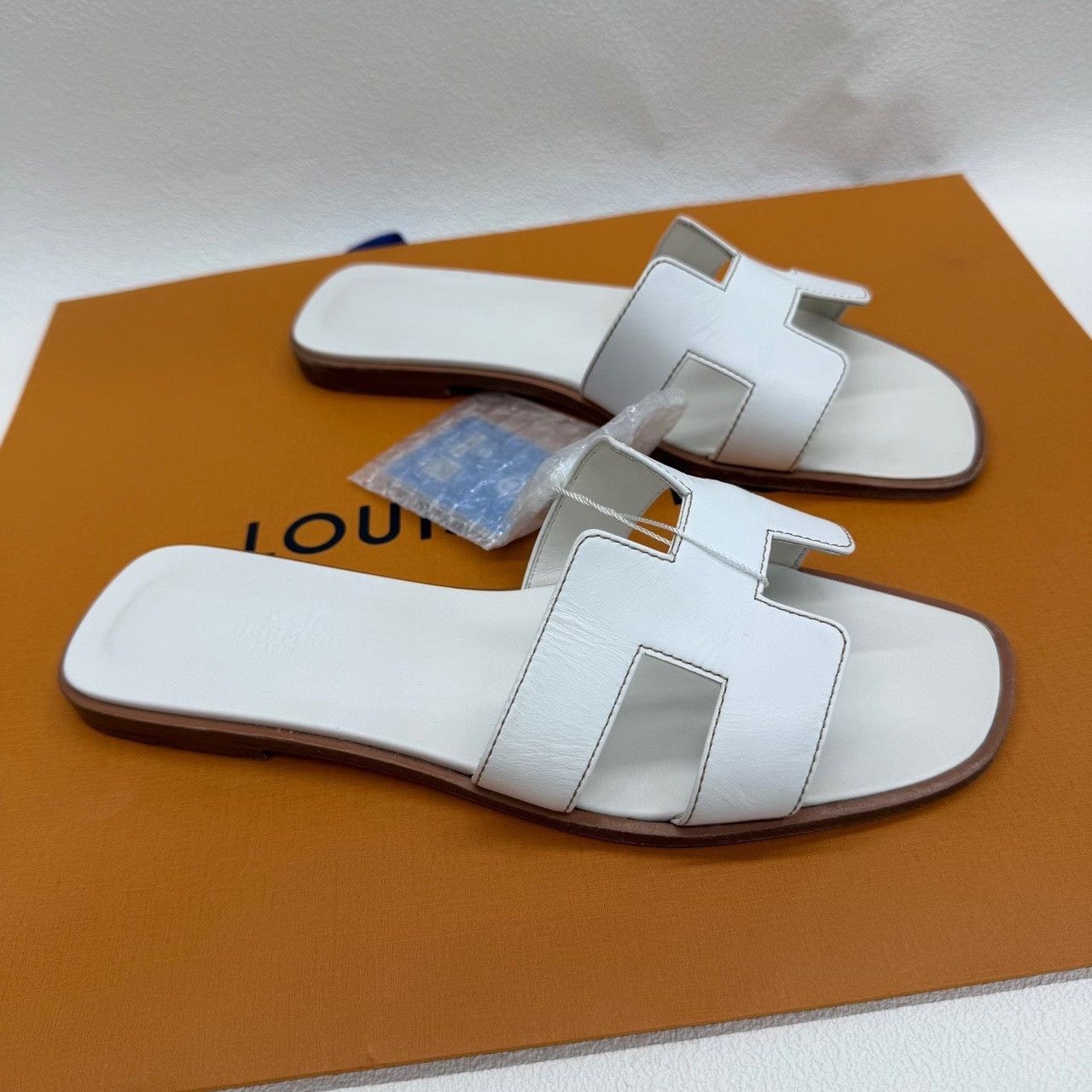 Hermes Hermes White Sandals us_8-5 Women Size US 8.5 / IT 38.5 - 5 Thumbnail