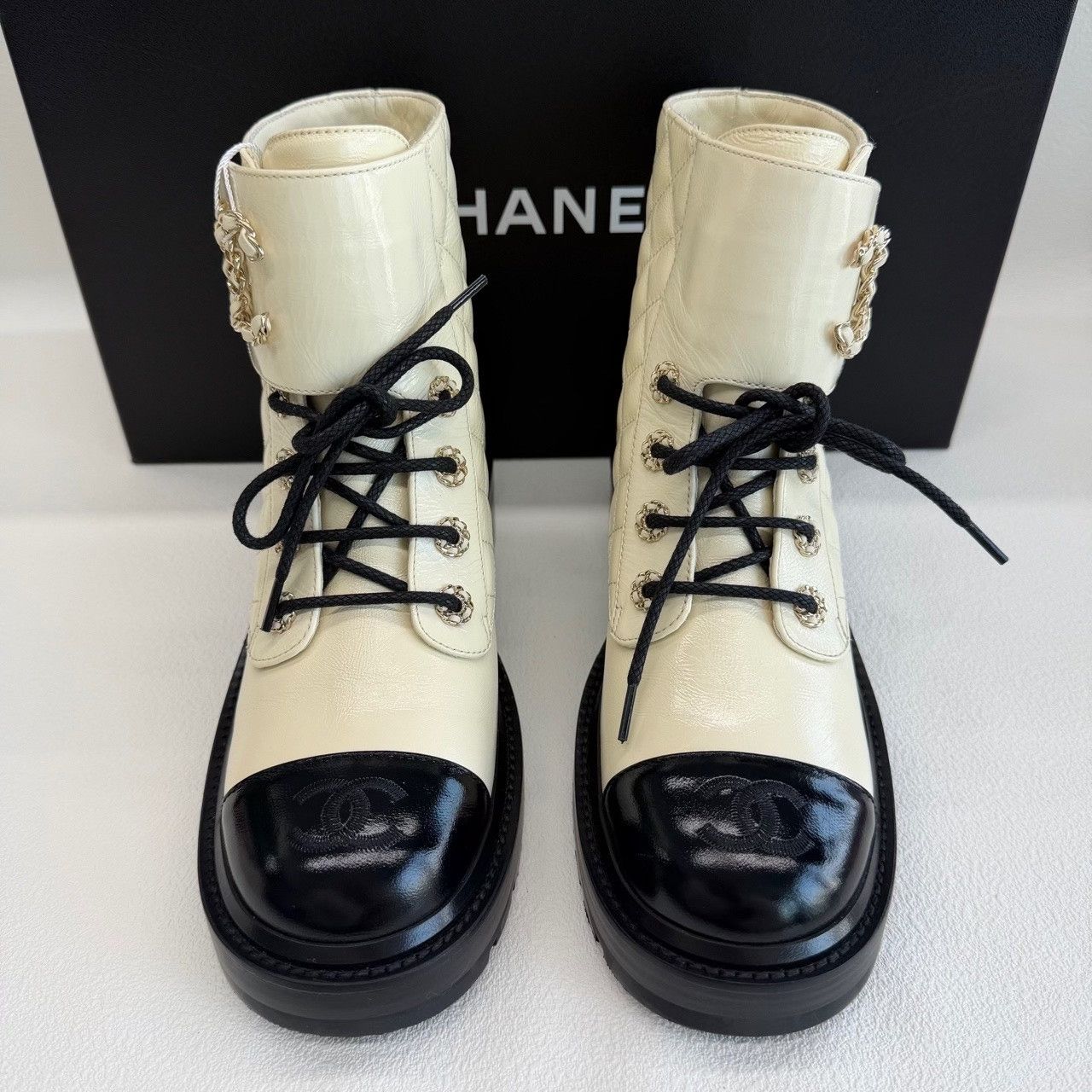 Chanel Chanel Leather White Boots us_7-5 Women Size US 7.5 / IT 37.5 - 2 Thumbnail