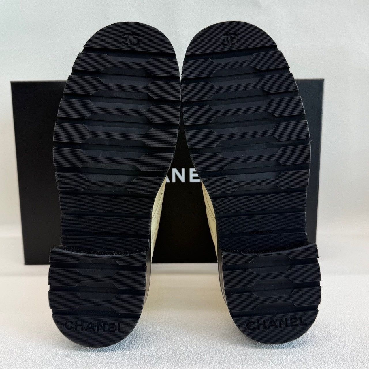 Chanel Chanel Leather White Boots us_7-5 Women Size US 7.5 / IT 37.5 - 6 Thumbnail