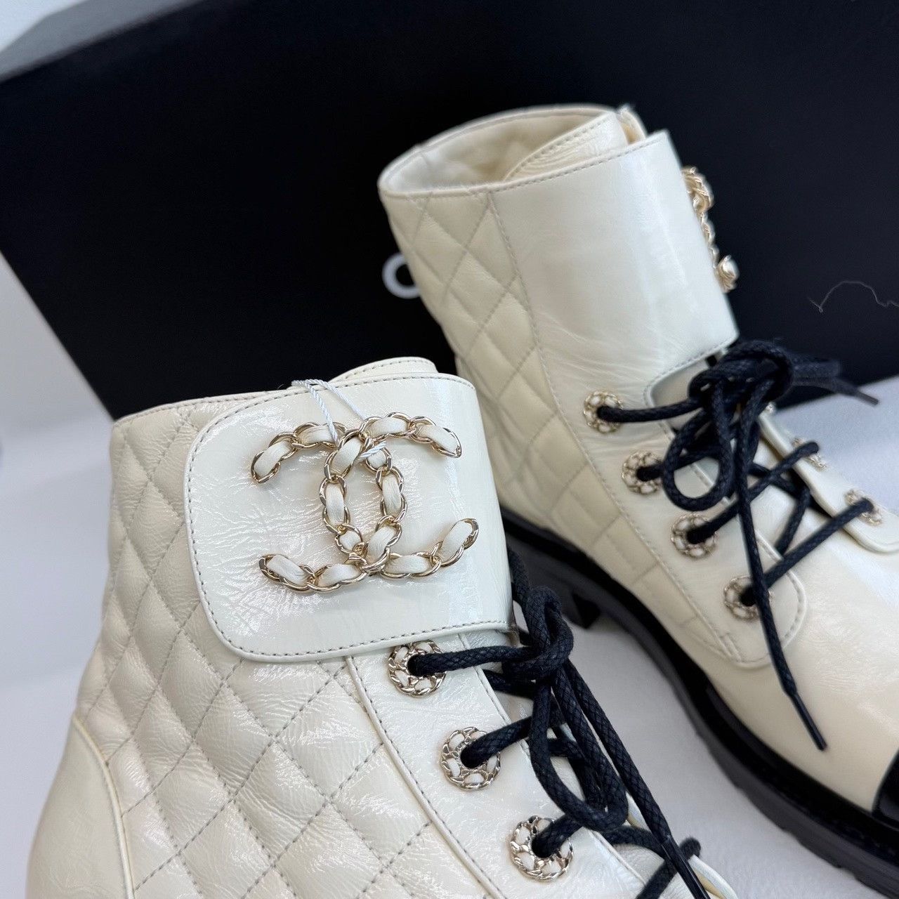 Chanel Chanel Leather White Boots us_7-5 Women Size US 7.5 / IT 37.5 - 8 Thumbnail