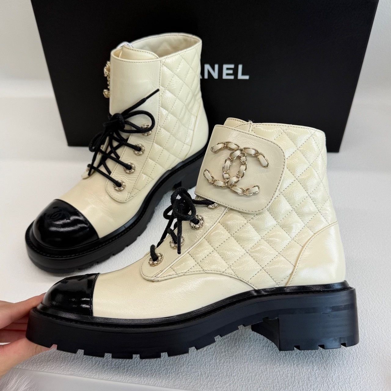 Chanel Chanel Leather White Boots us_7-5 Women Size US 7.5 / IT 37.5 - 7 Thumbnail