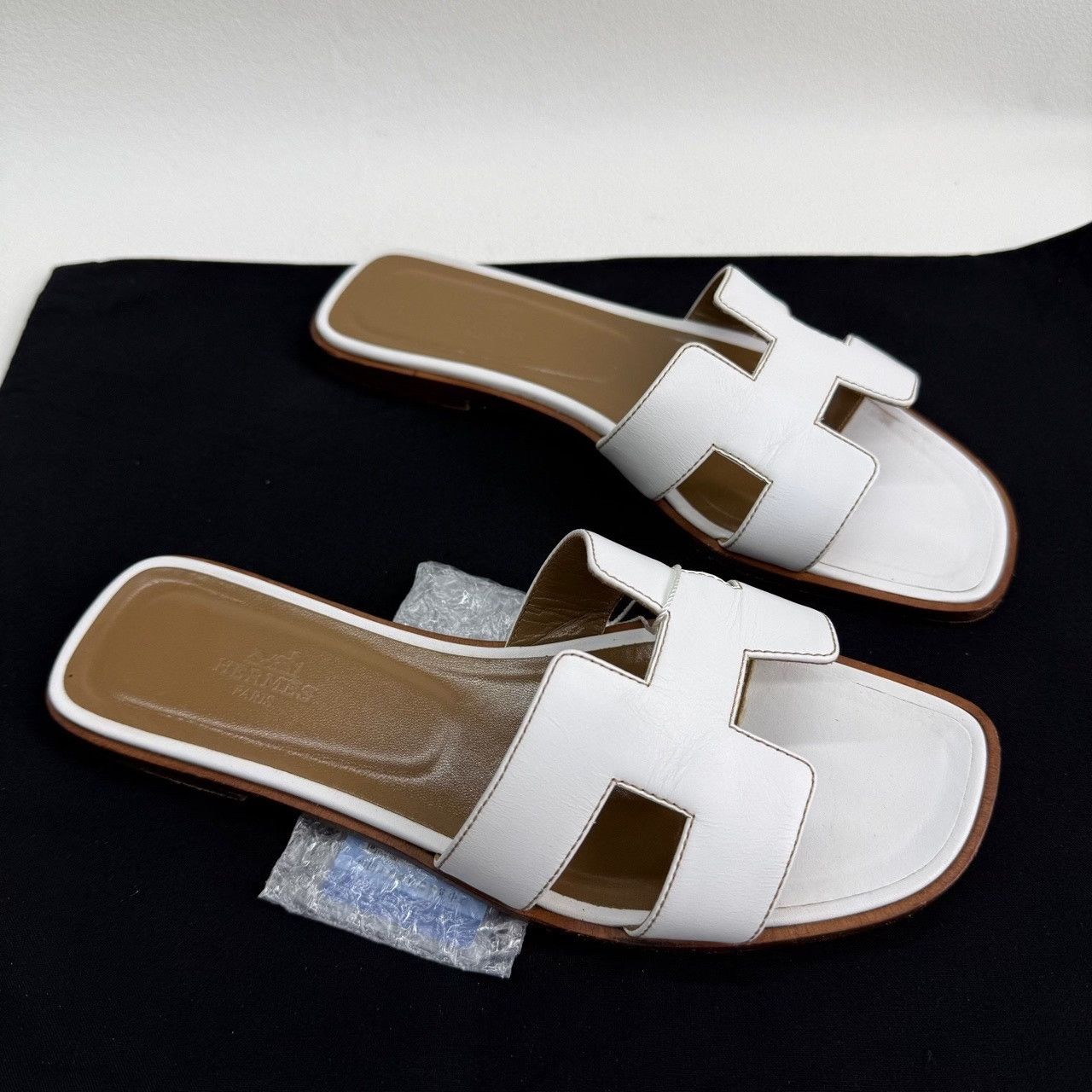 Hermes Hermes White Sandals us_7-5 Women Size US 7.5 / IT 37.5 - 3 Thumbnail
