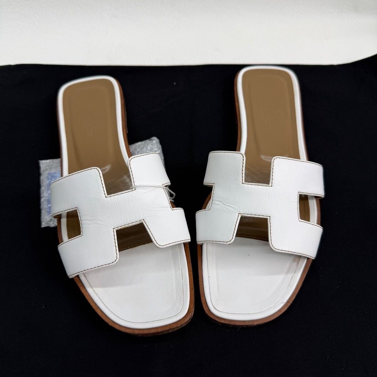 Hermes Hermes White Sandals us_7-5 Women Size US 7.5 / IT 37.5 - 9 Thumbnail