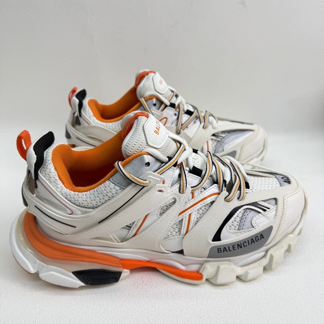 Balenciaga Balenciaga Distressed White Lowtop Sneakers 7.5 Men Size US 7.5 / EU 40-41 - 4 Thumbnail