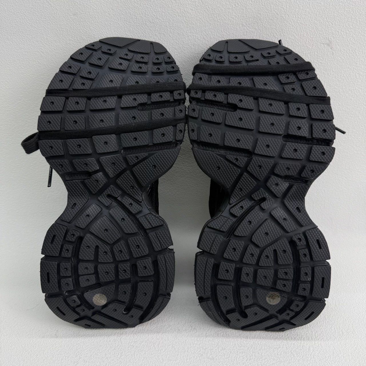 Balenciaga Balenciaga Mesh Black Lowtop Sneakers us_5 Women Size US 5 / IT 35 - 7 Thumbnail