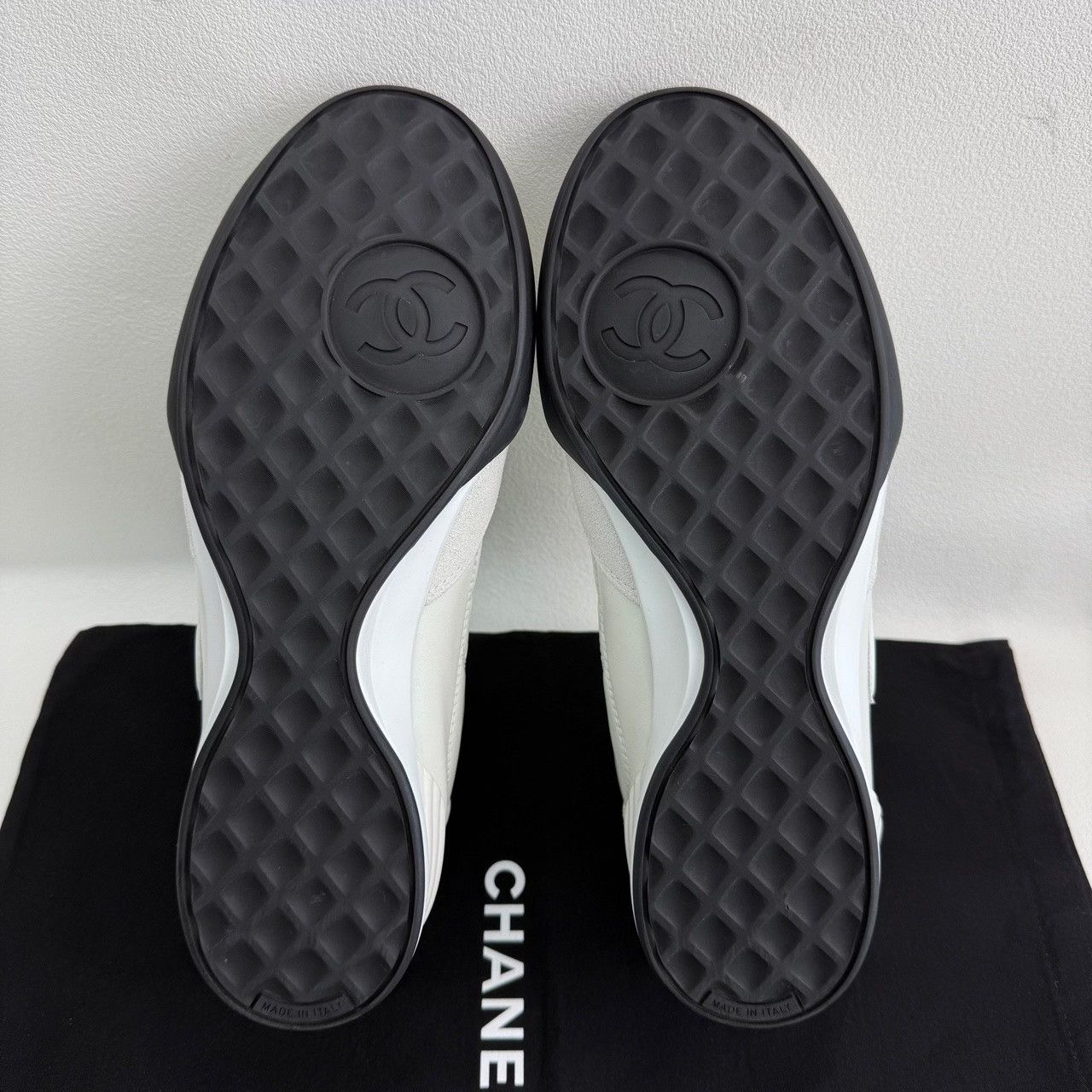 Chanel Chanel Leather Plaid White Lowtop Sneakers us_7-5 Women Size US 7.5 / IT 37.5 - 7 Thumbnail