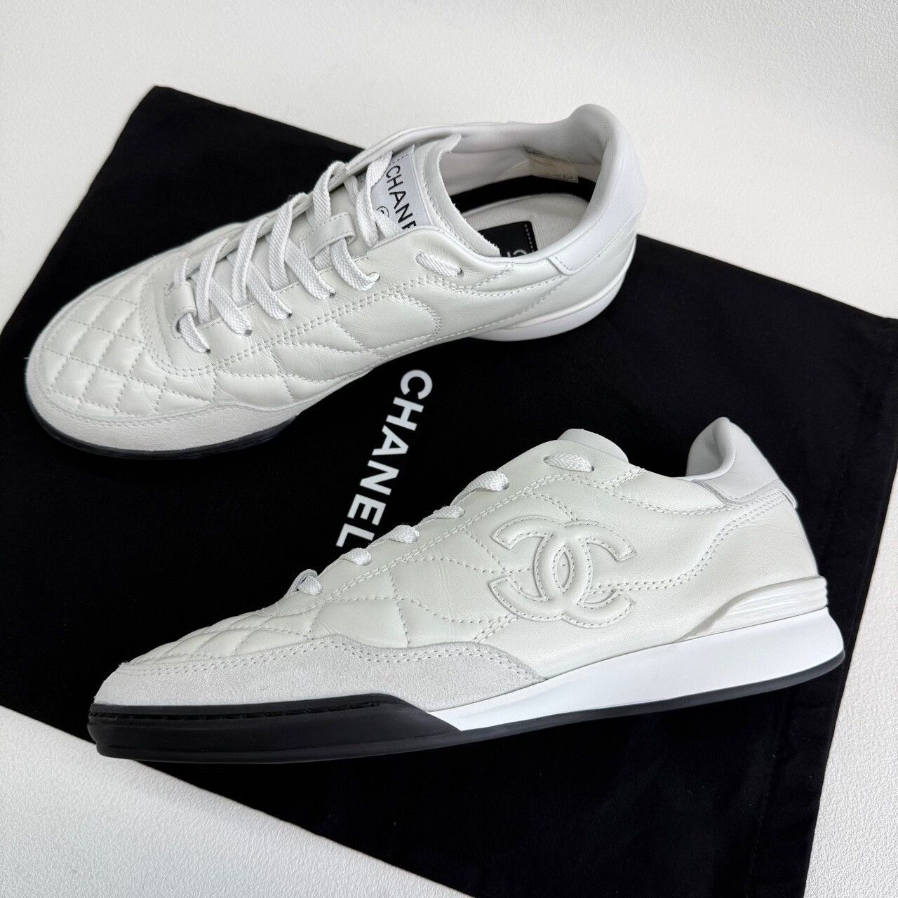 Chanel Chanel Leather Plaid White Lowtop Sneakers us_7-5 Women Size US 7.5 / IT 37.5 - 8 Thumbnail