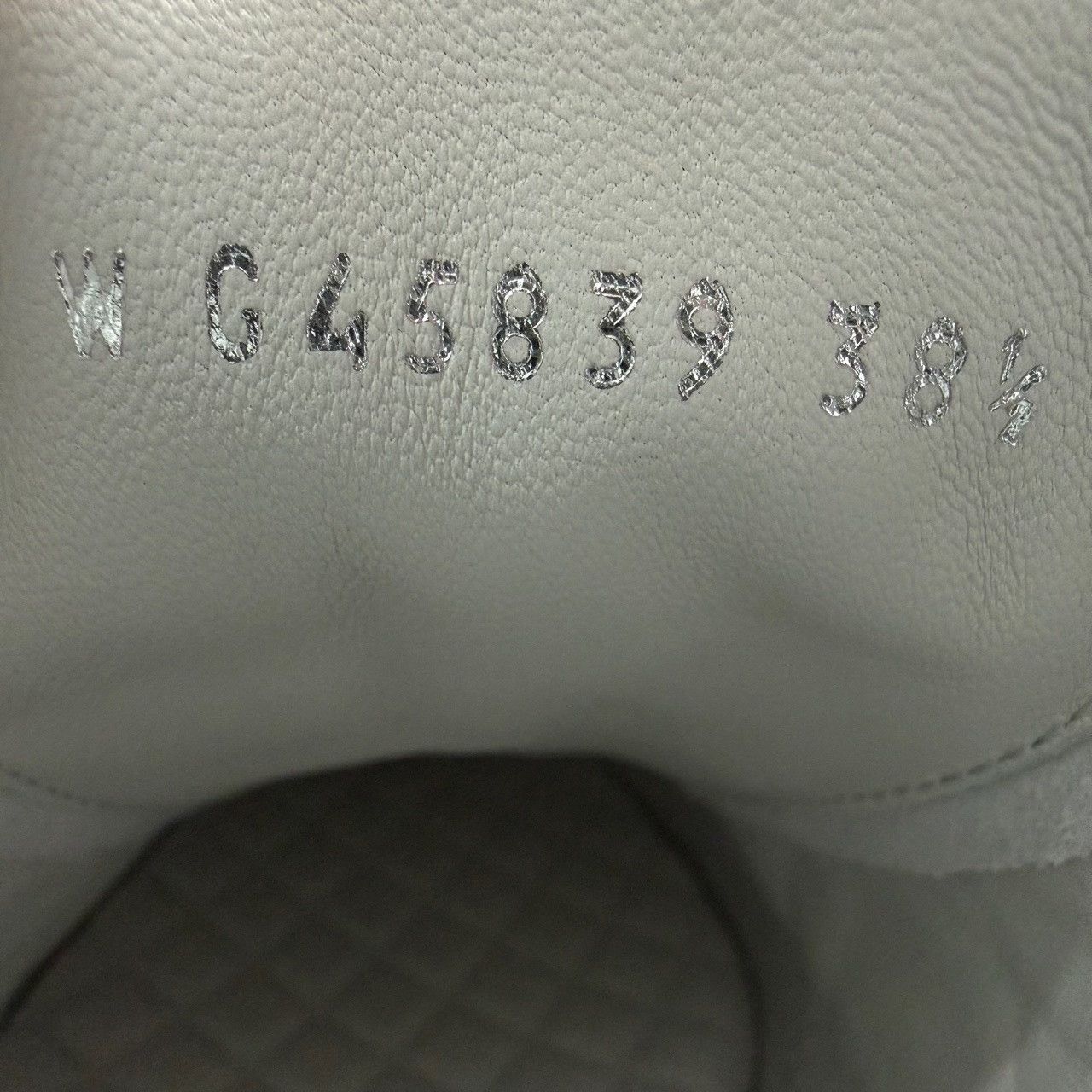 Chanel Chanel Leather Plaid White Lowtop Sneakers us_7-5 Women Size US 7.5 / IT 37.5 - 6 Thumbnail