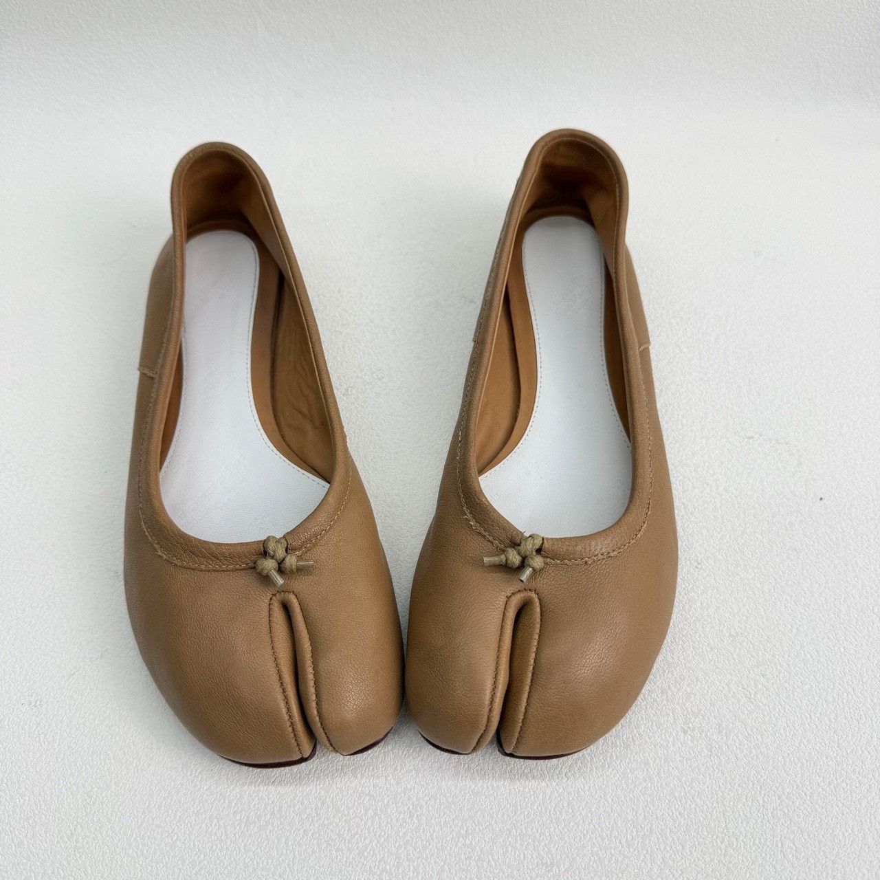 Maison Margiela Maison Margiela Leather Beige Lowtop Sneakers us_6 Women Size US 6 / IT 36 - 9 Thumbnail