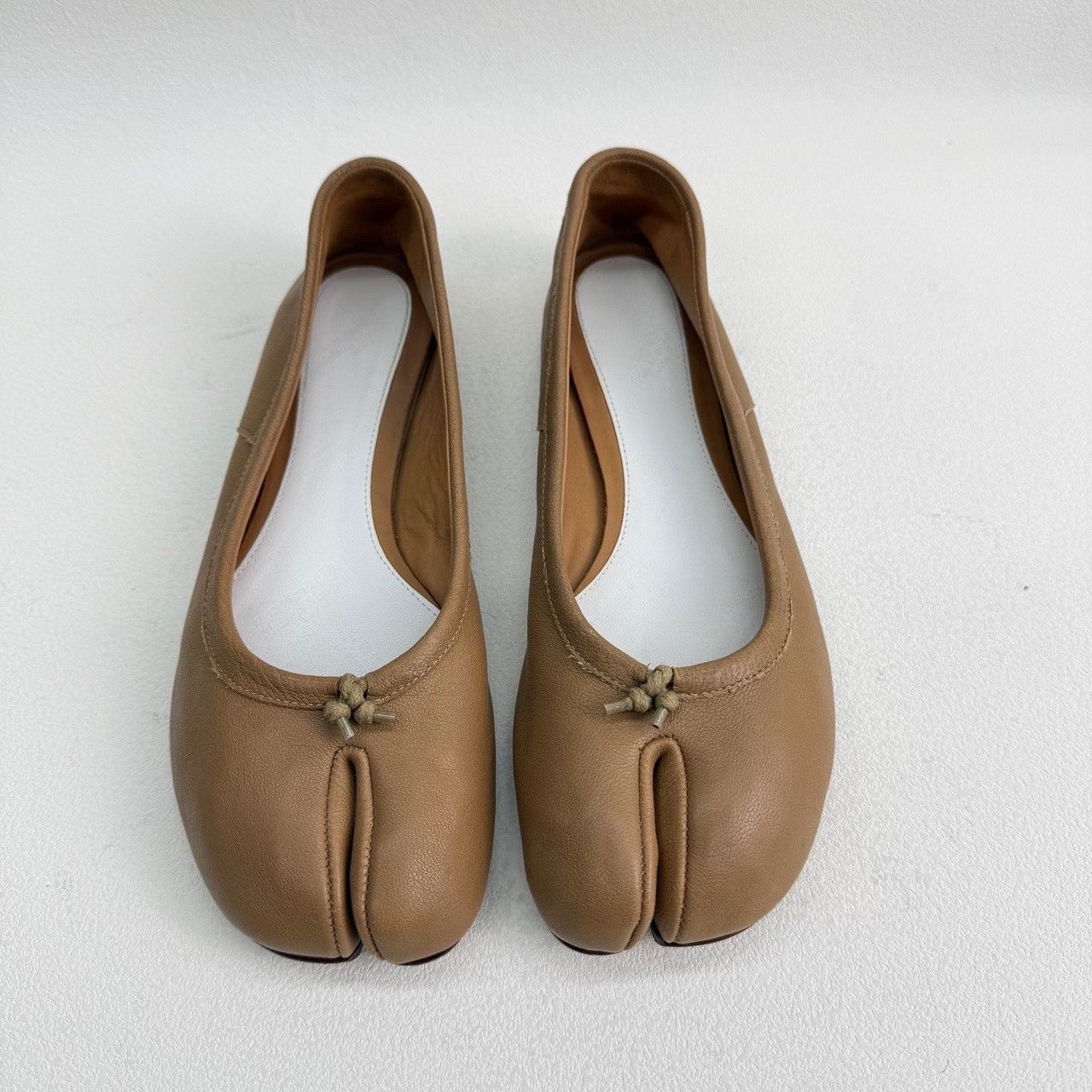 Maison Margiela Maison Margiela Leather Beige Lowtop Sneakers us_6 Women Size US 6 / IT 36 - 2 Thumbnail