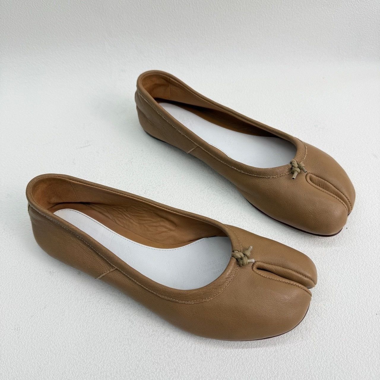 Maison Margiela Maison Margiela Leather Beige Lowtop Sneakers us_6 Women Size US 6 / IT 36 - 3 Thumbnail