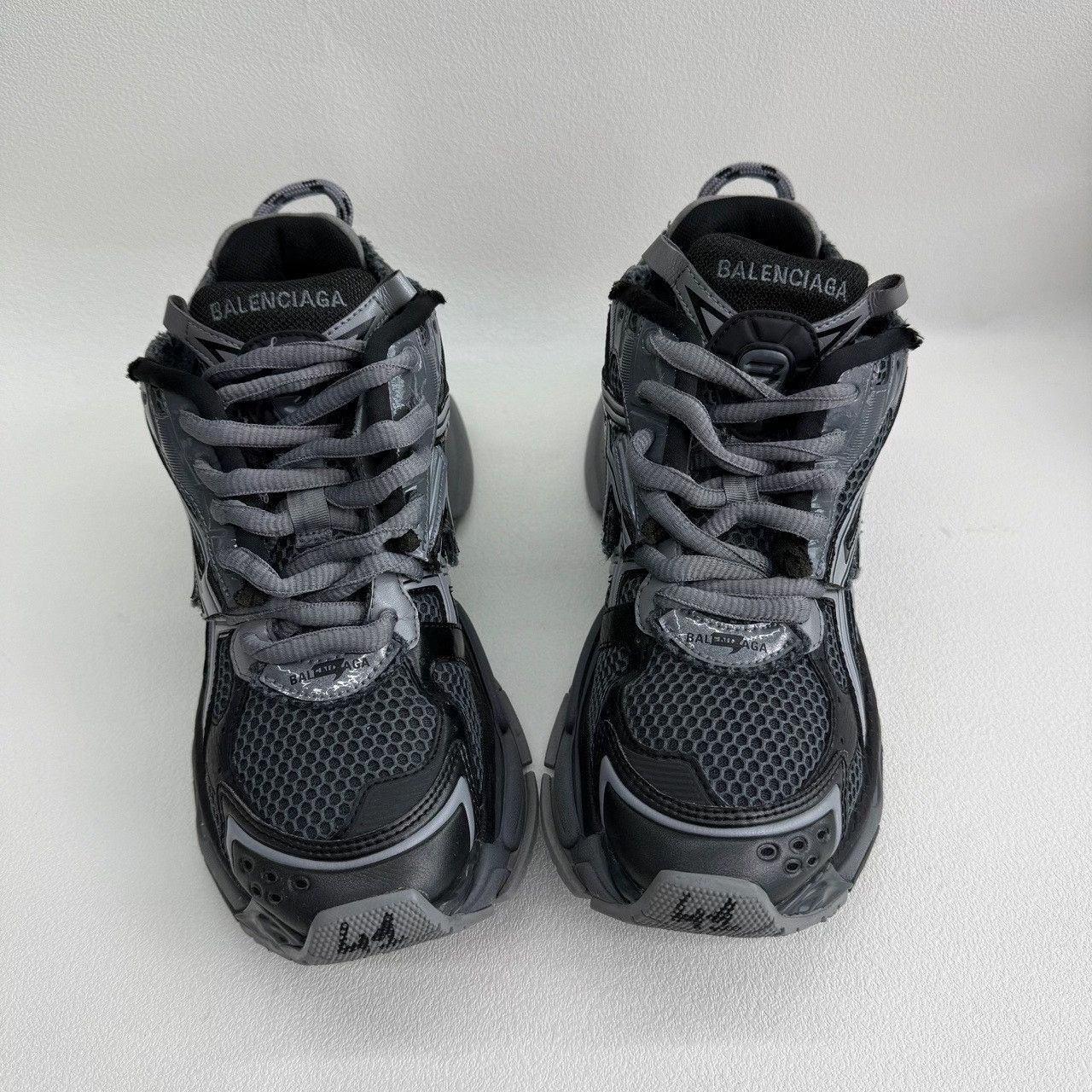 Balenciaga Balenciaga Running Gray Lowtop Sneakers 8.5 Men Size US 8.5 / EU 41-42 - 9 Thumbnail