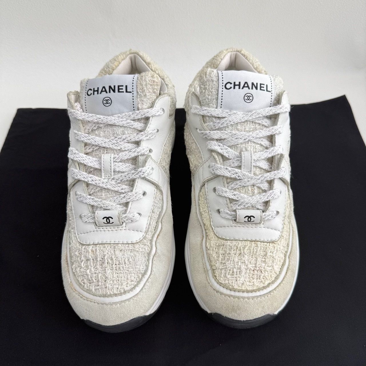 Chanel Chanel Casual White Lowtop Sneakers us_7-5 Women Size US 7.5 / IT 37.5 - 2 Thumbnail