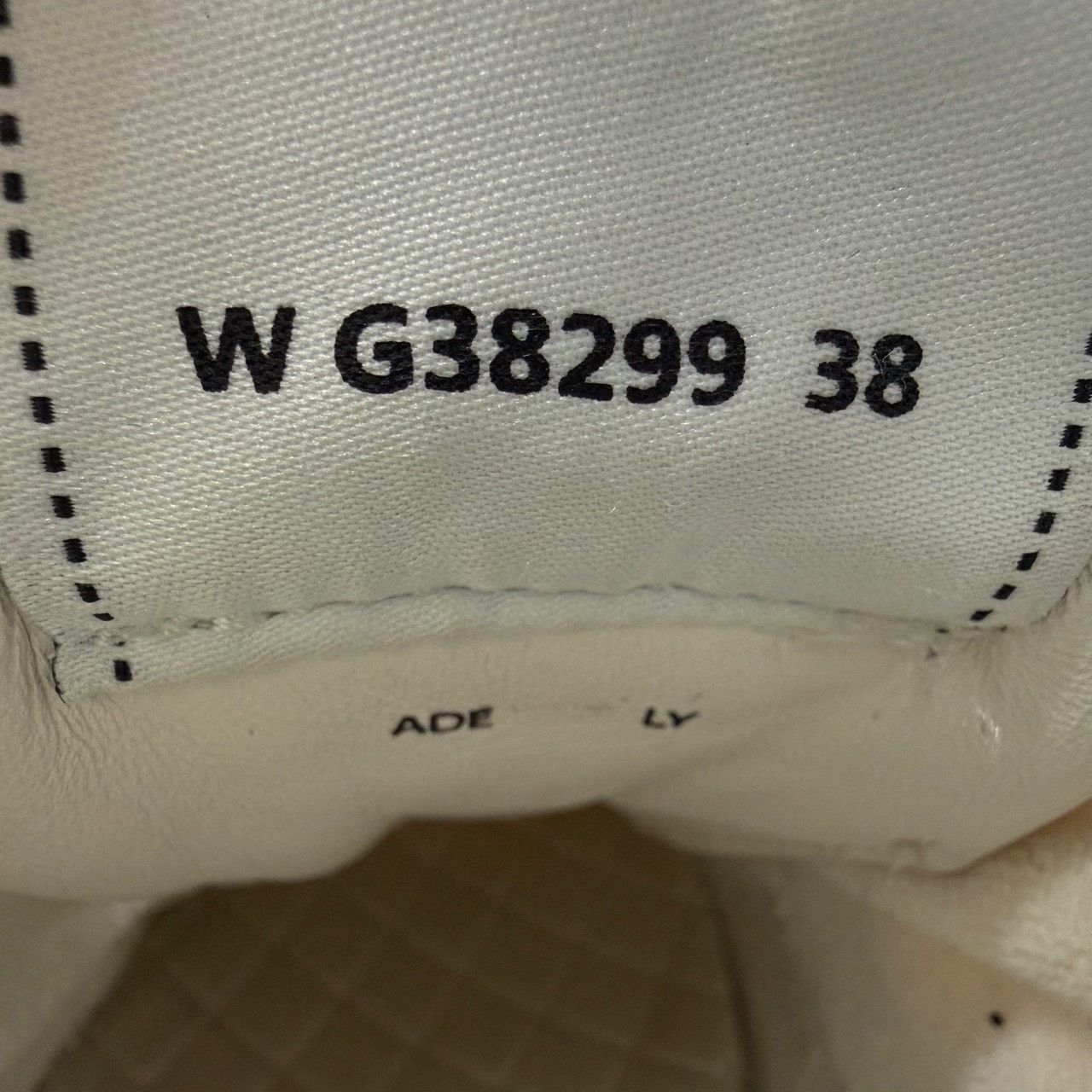 Chanel Chanel Casual White Lowtop Sneakers us_7-5 Women Size US 7.5 / IT 37.5 - 6 Thumbnail