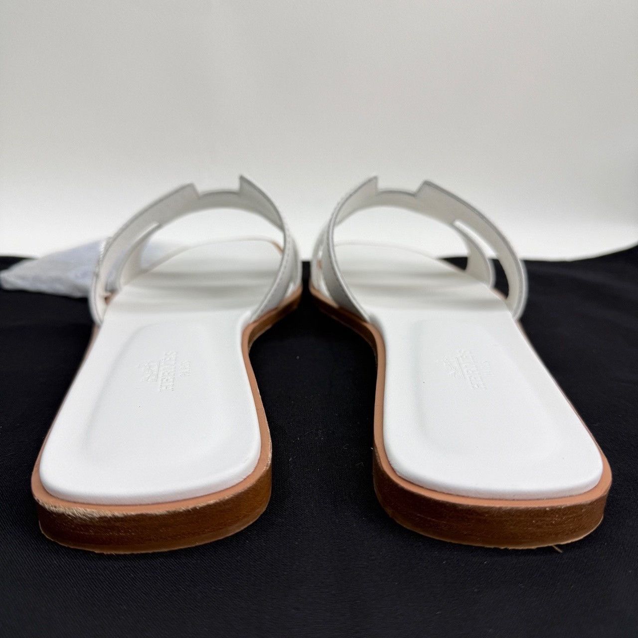 Hermes Hermes White Sandals us_7-5 Women Size US 7.5 / IT 37.5 - 5 Thumbnail