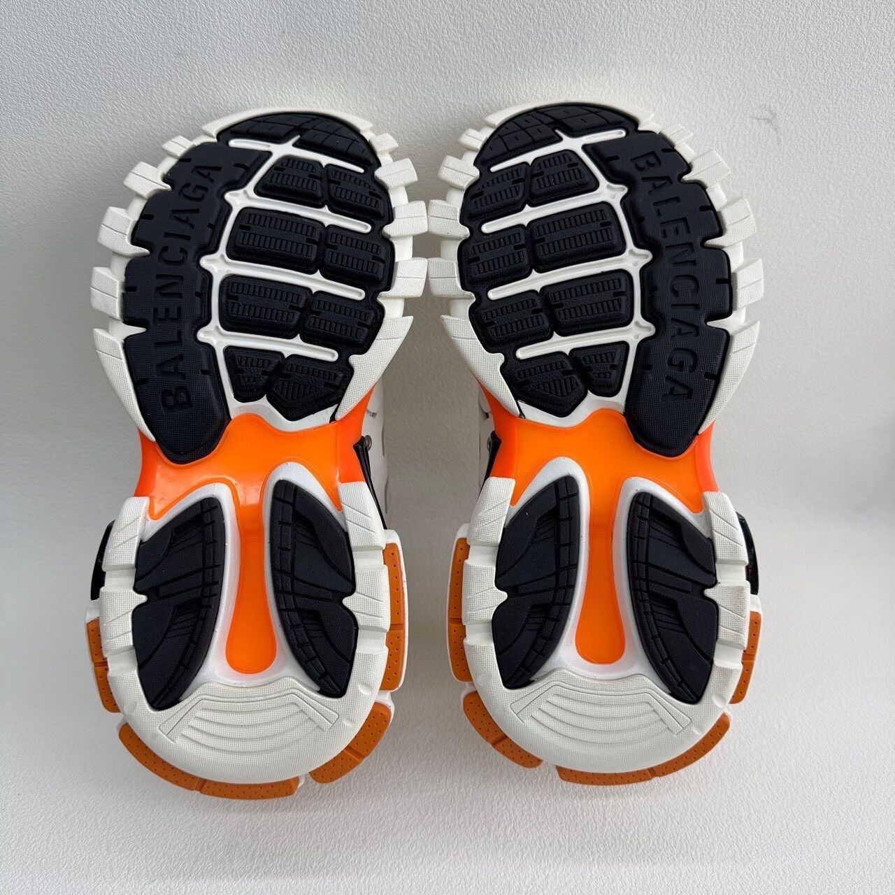 Balenciaga Balenciaga Distressed White Lowtop Sneakers us_6 Women Size US 6 / IT 36 - 7 Thumbnail