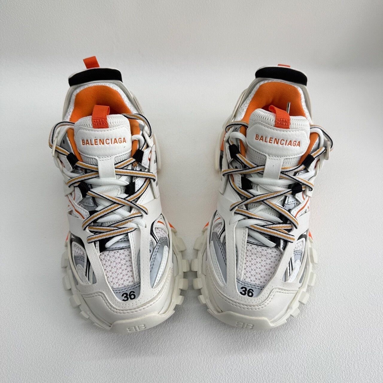Balenciaga Balenciaga Distressed White Lowtop Sneakers us_6 Women Size US 6 / IT 36 - 8 Thumbnail