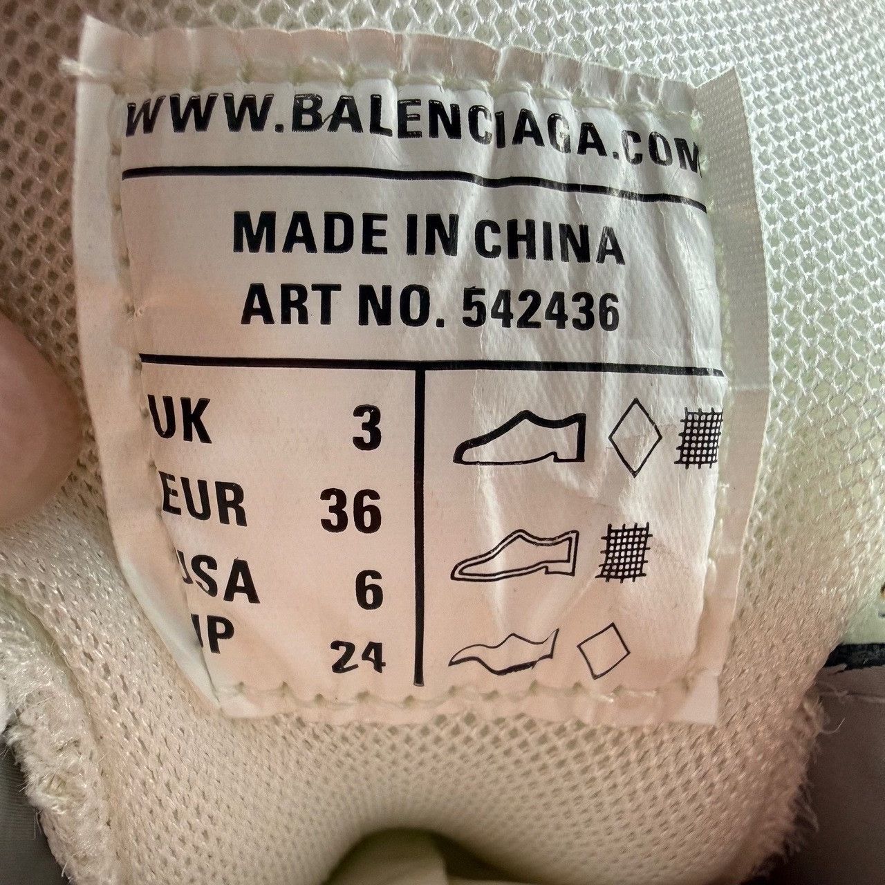 Balenciaga Balenciaga Distressed White Lowtop Sneakers us_6 Women Size US 6 / IT 36 - 6 Thumbnail